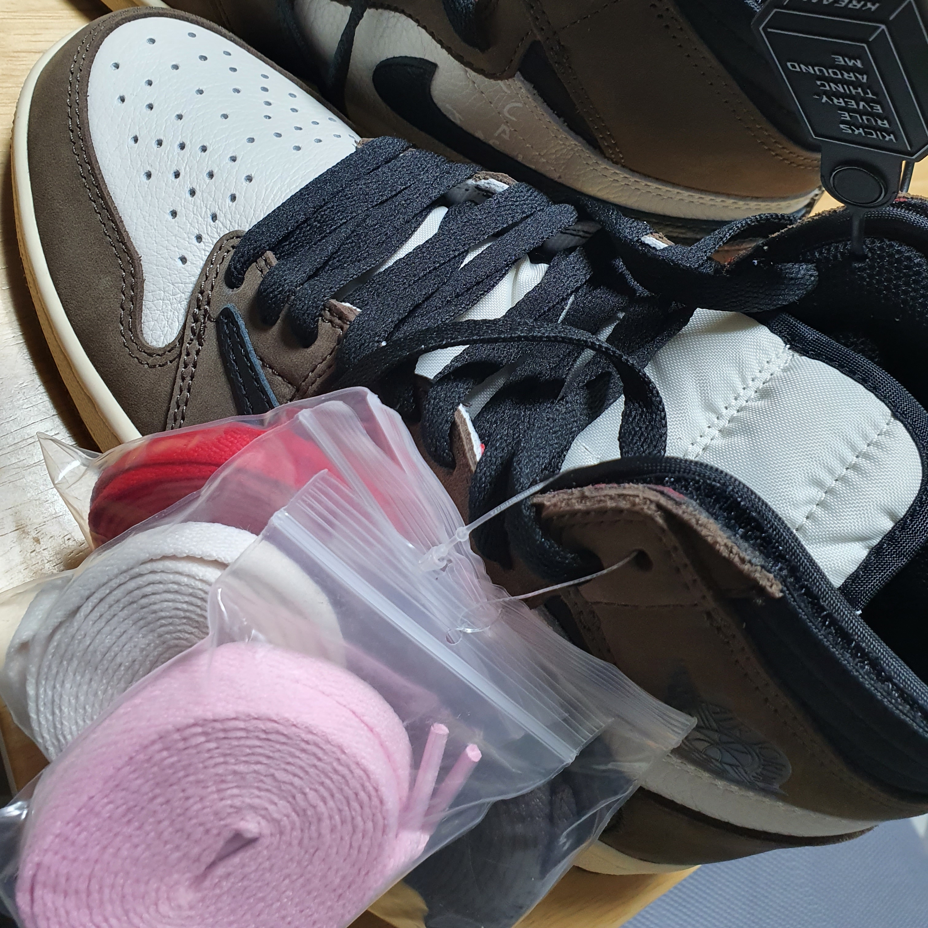 Jordan 1 x Travis Scott Retro High OG SP Mocha 착용 스타일
