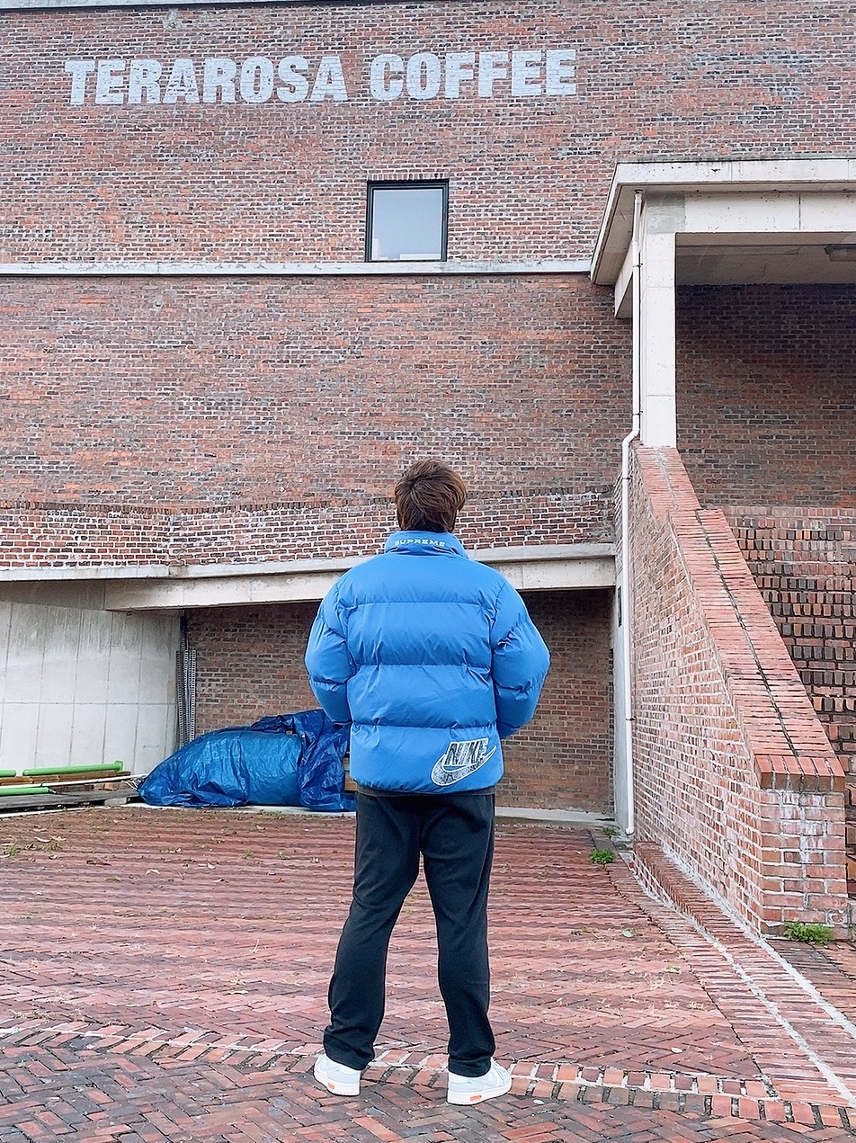 Supreme x Nike Reversible Puffy Jacket Blue - 21SS 착용 스타일 - 2