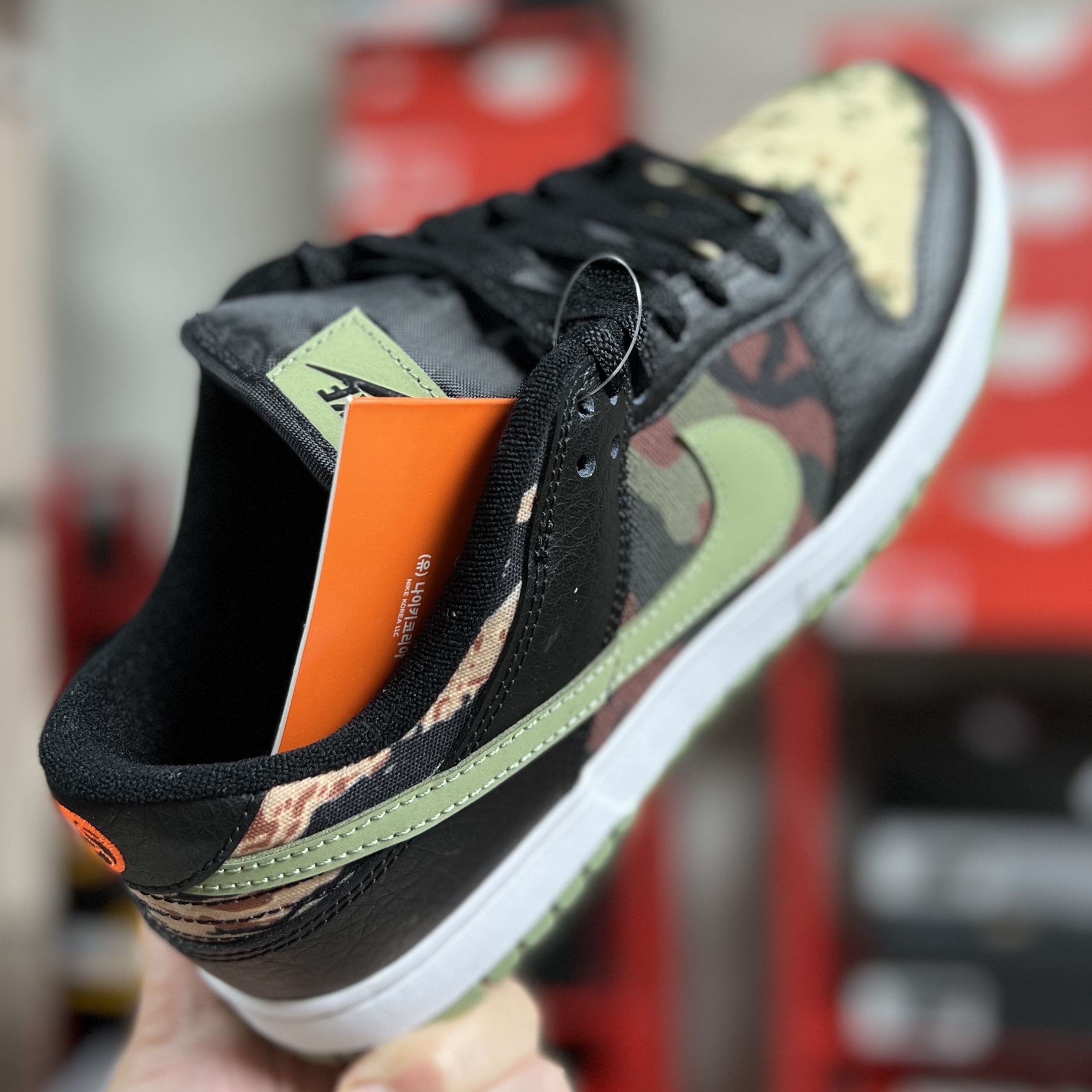 Nike Dunk Low SE Black Multi Camo 착용 스타일 - 4