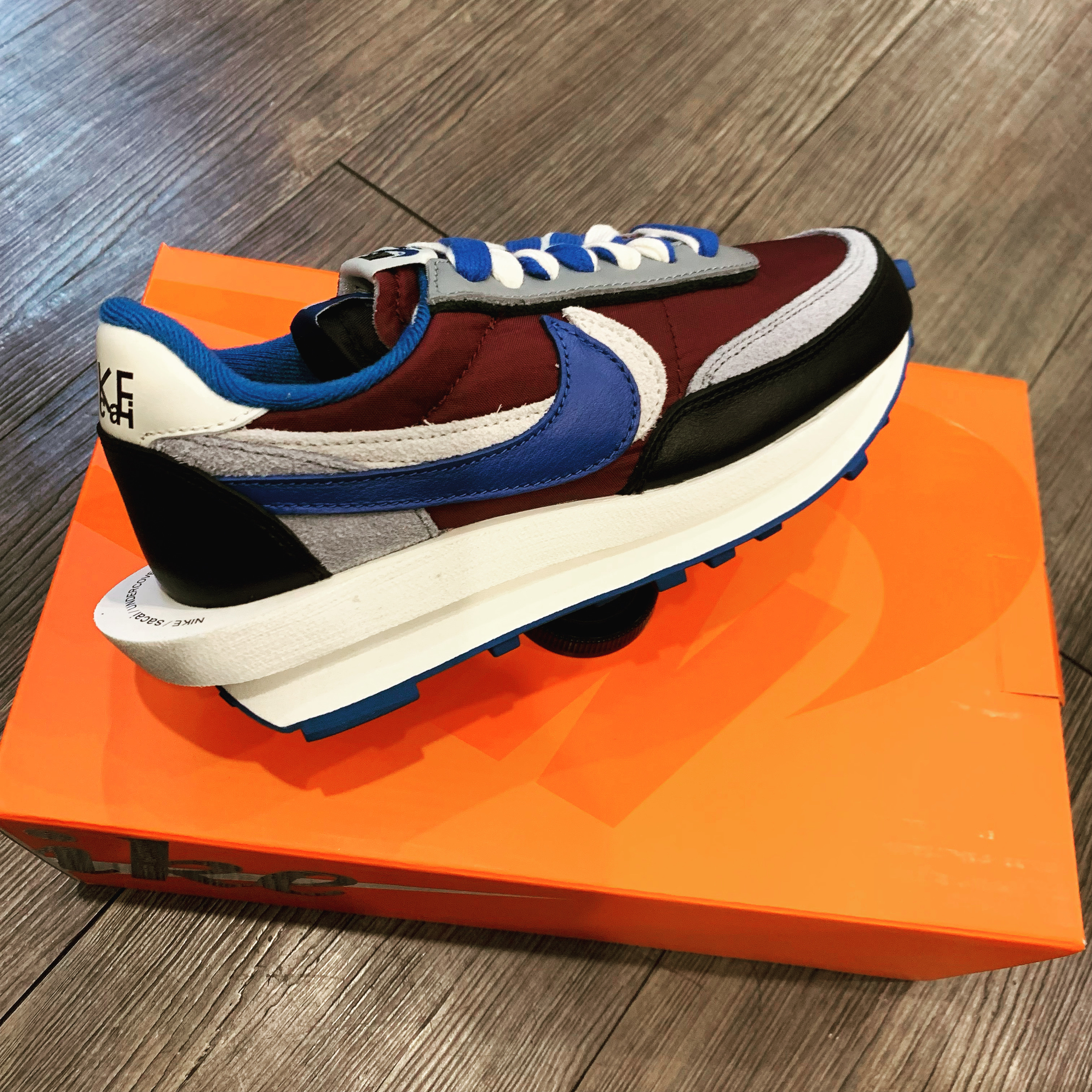 Nike x Sacai x Undercover LDWaffle Night Maroon Team Royal 착용 스타일