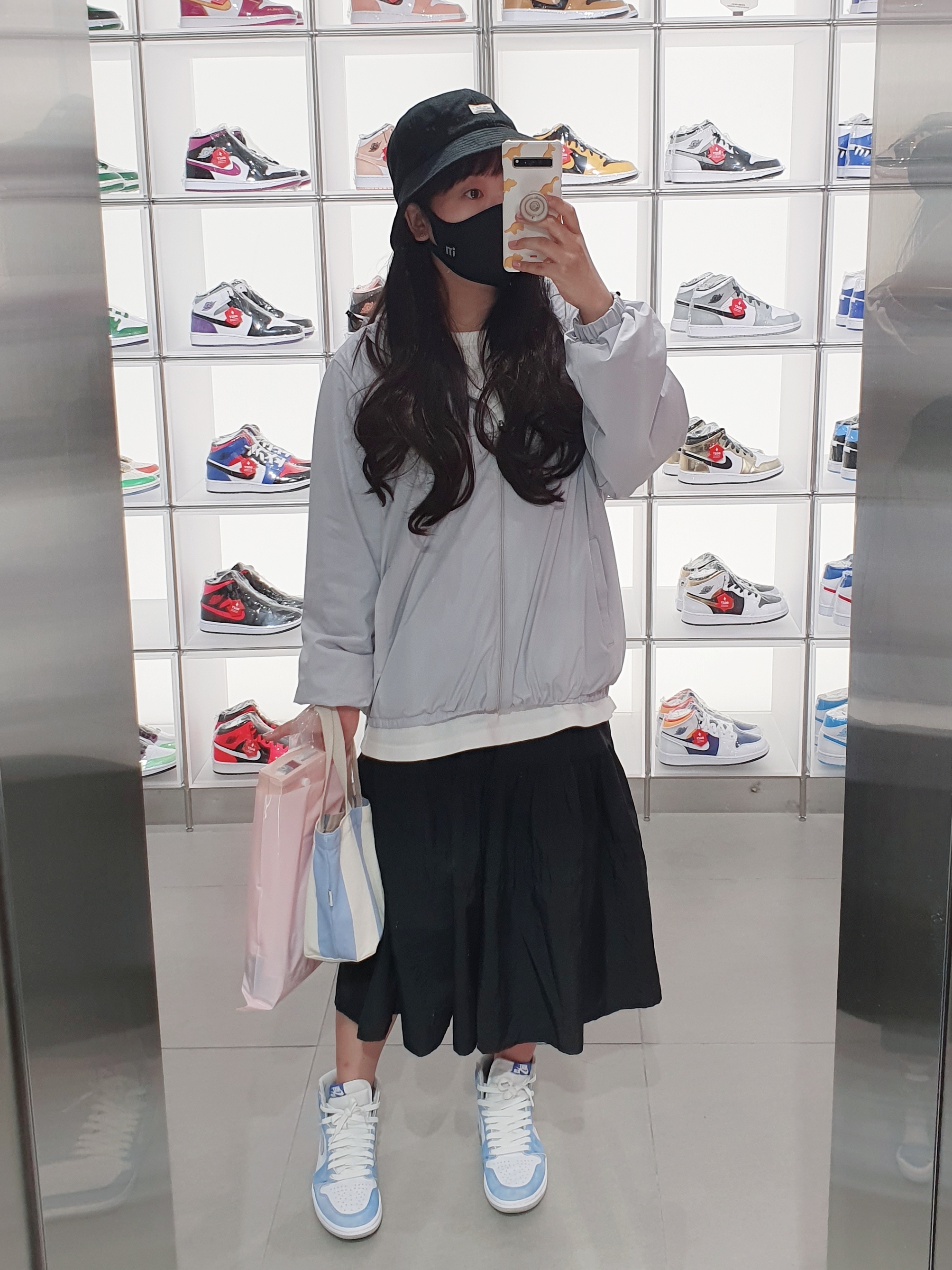 Jordan 1 Retro High OG Hyper Royal 착용 스타일 - 1