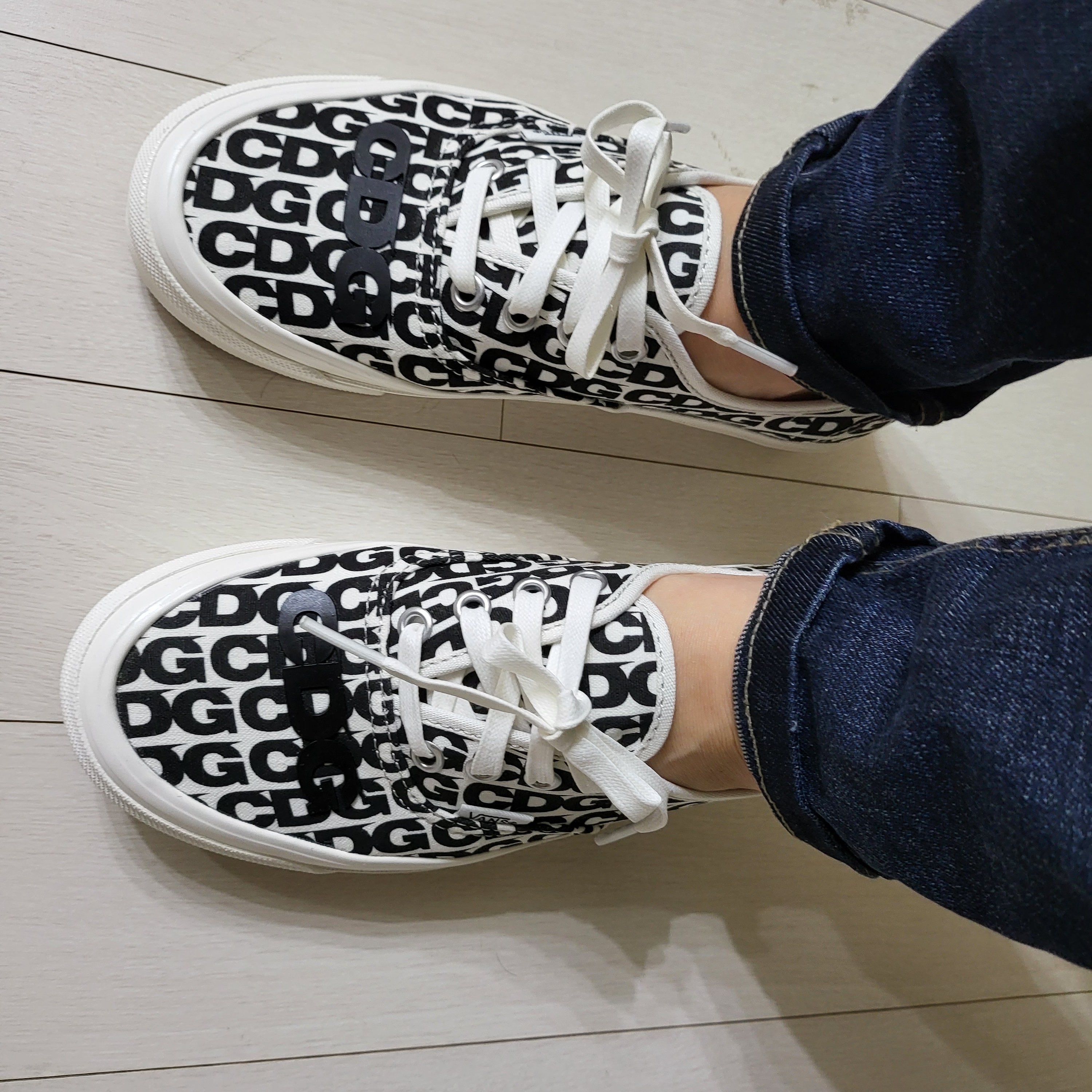 Vans Vault x CDG OG Authentic LX White Black 착용 스타일 - 1
