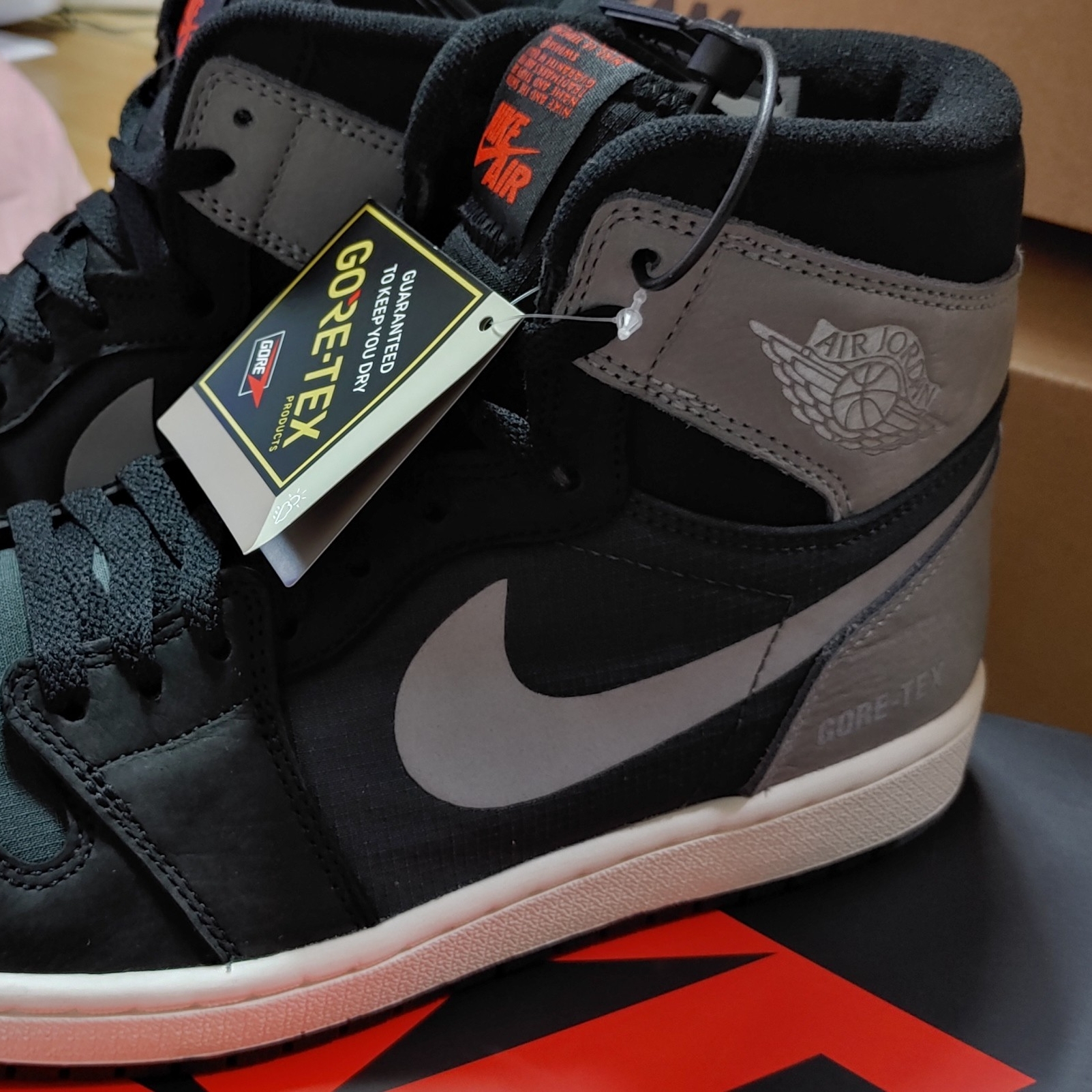 Jordan 1 Element Gore-Tex Particle Grey 착용 스타일 - 2
