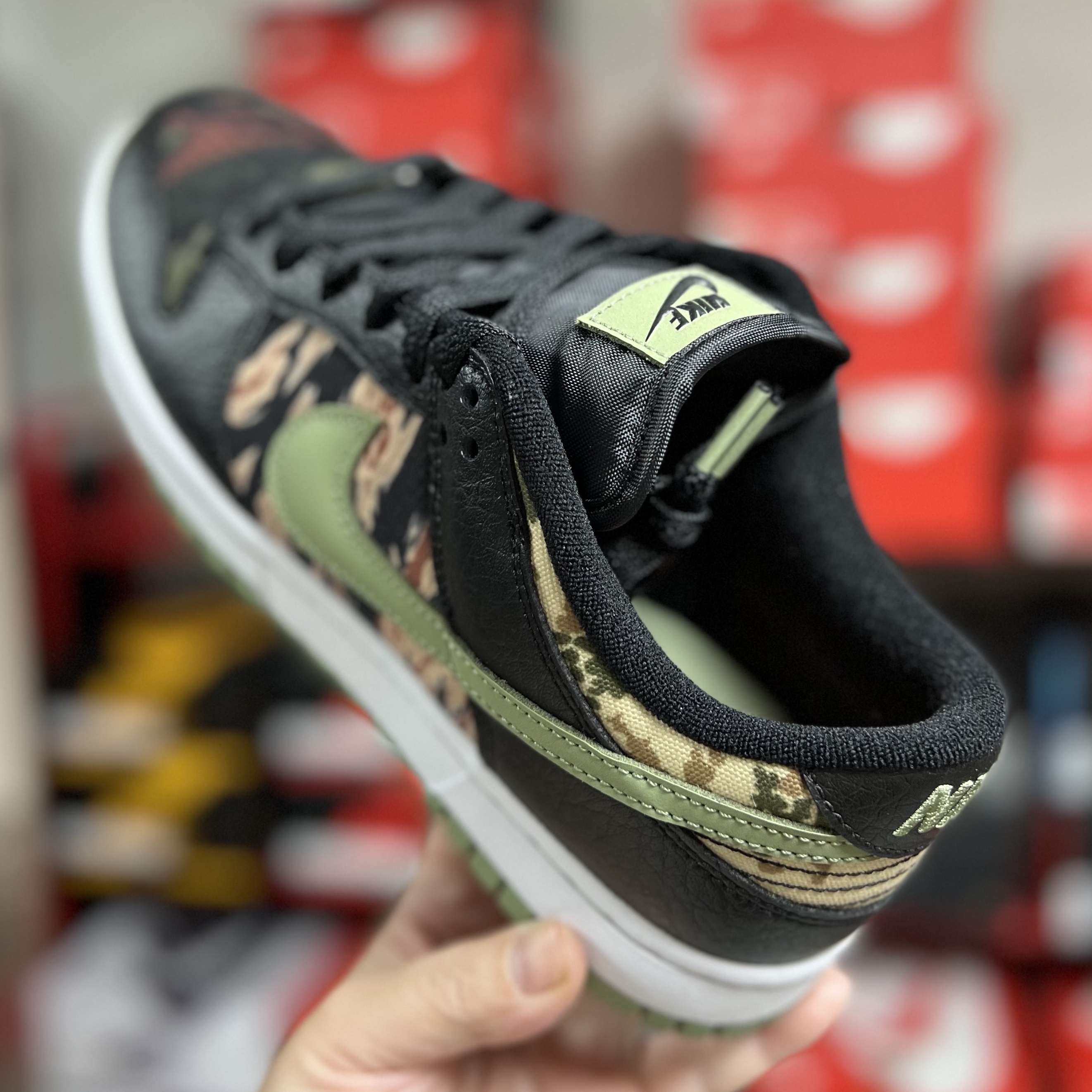 Nike Dunk Low SE Black Multi Camo 착용 스타일 - 2