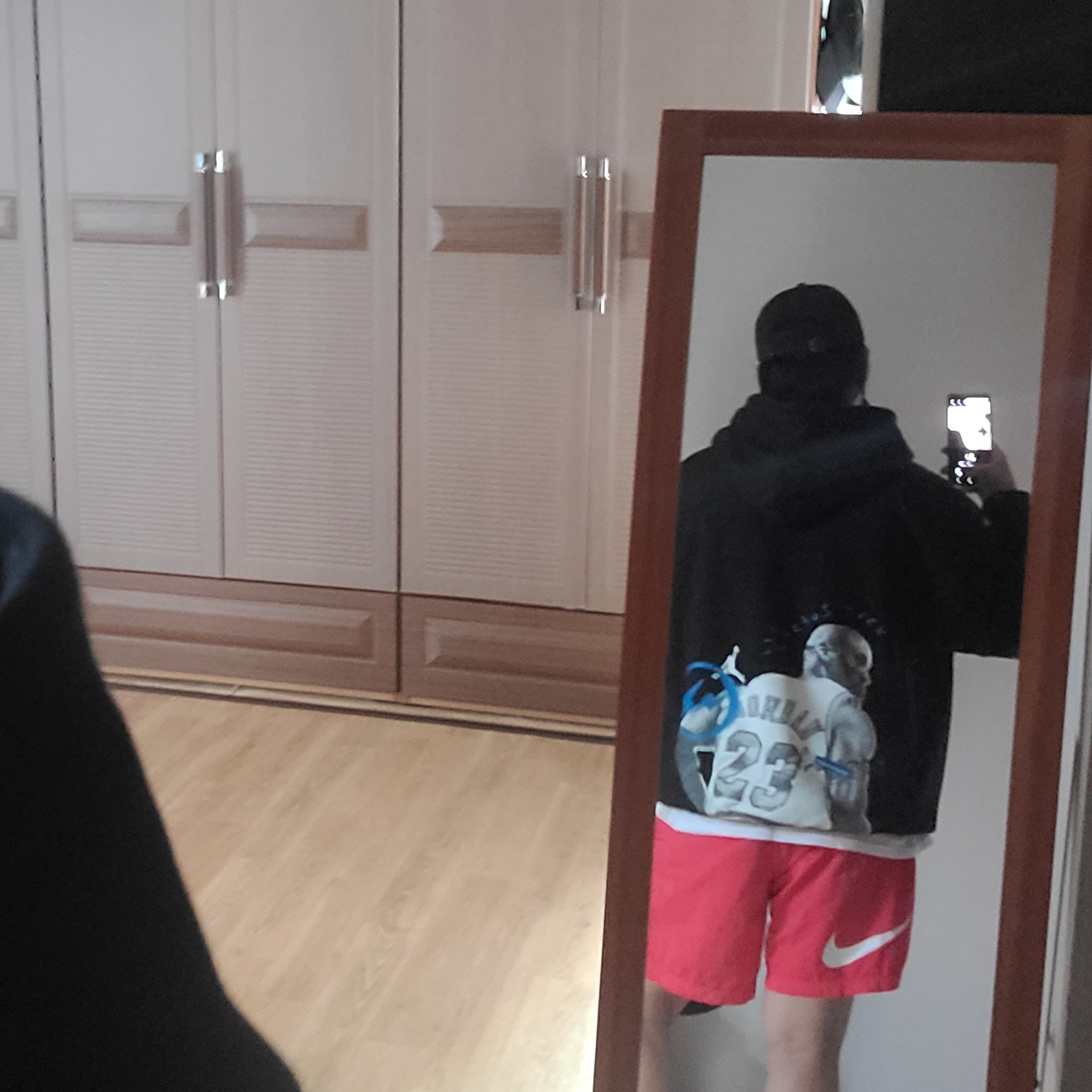 Jordan x Travis Scott x Fragment Hoodie Black (DJ0615-010), Nike x Stussy Water Shorts Habanero Red 착용 스타일