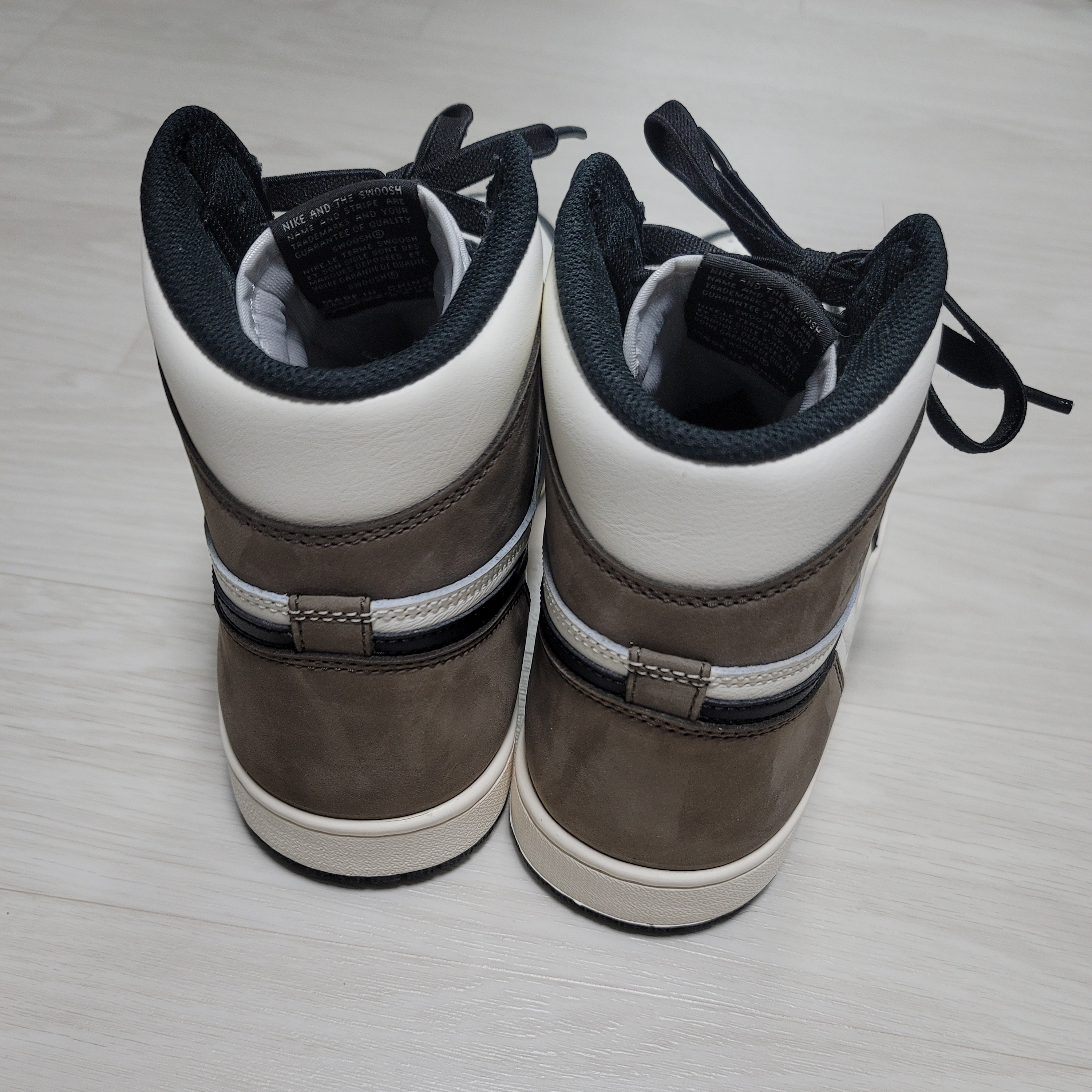 Jordan 1 Retro High OG Black Mocha 착용 스타일 - 4