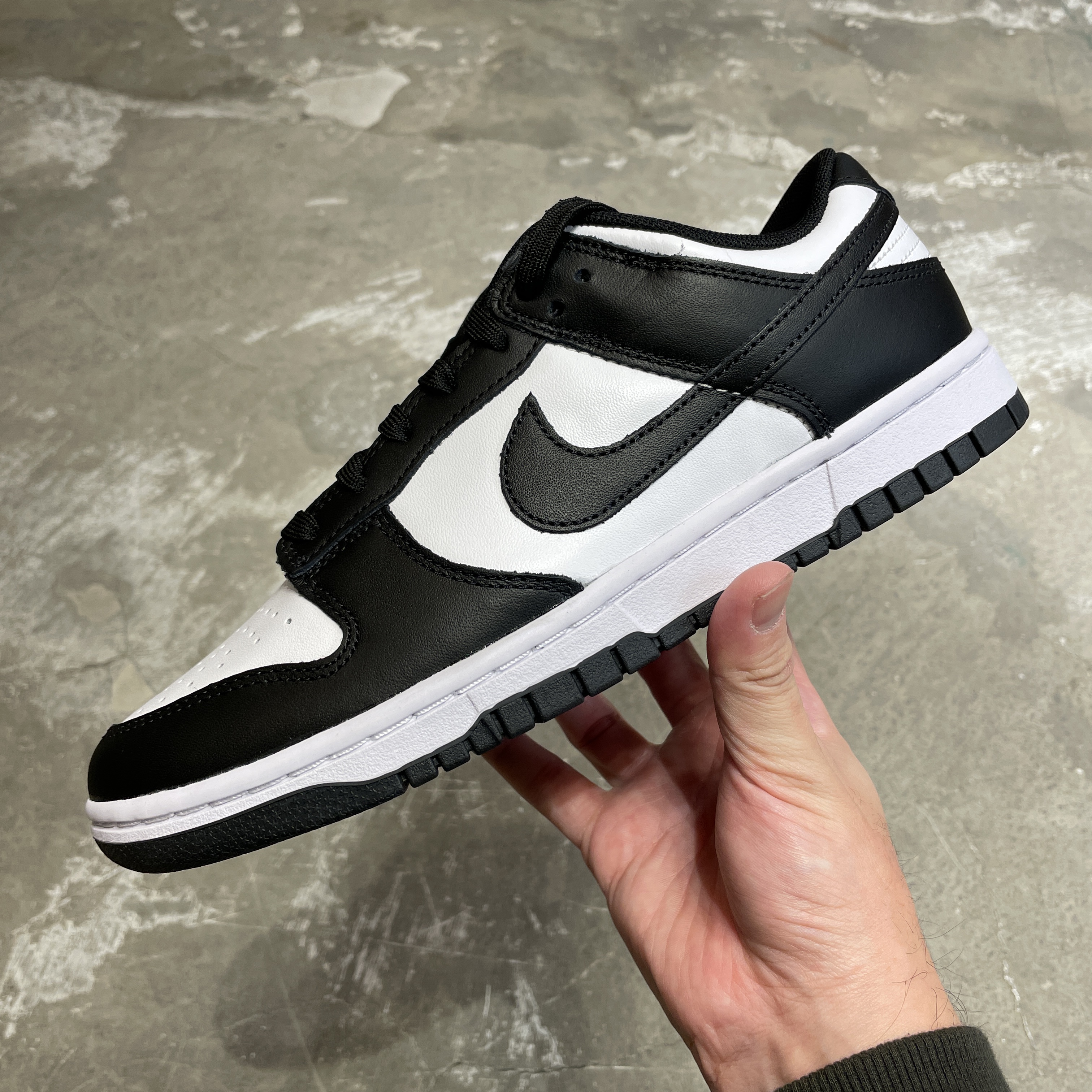 Nike Dunk Low Retro Black 착용 스타일 - 1