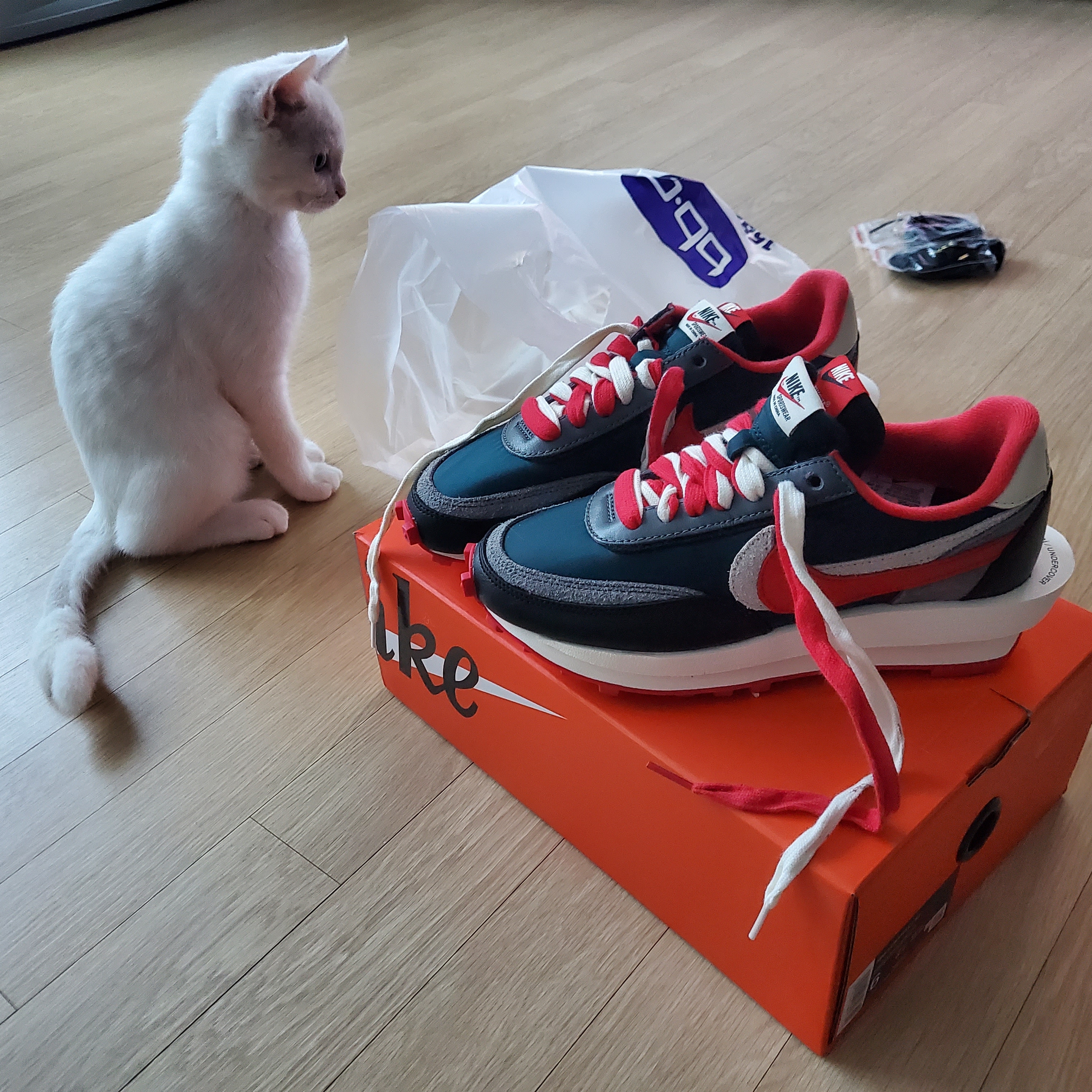 Nike x Sacai x Undercover LDWaffle Midnight Spruce University Red 착용 스타일