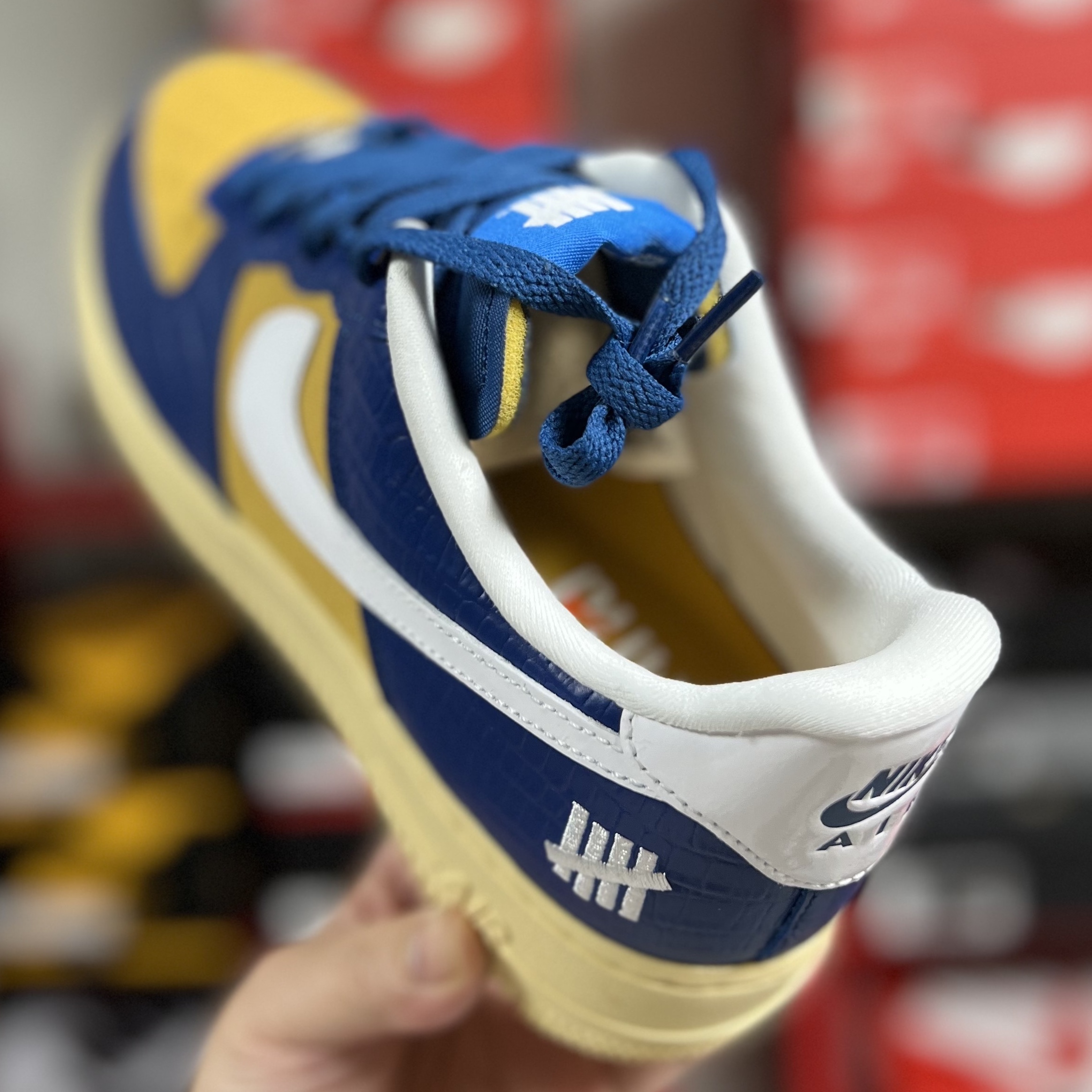 Nike x Undefeated Air Force 1 Low SP 5 On It Court Blue 착용 스타일 - 2