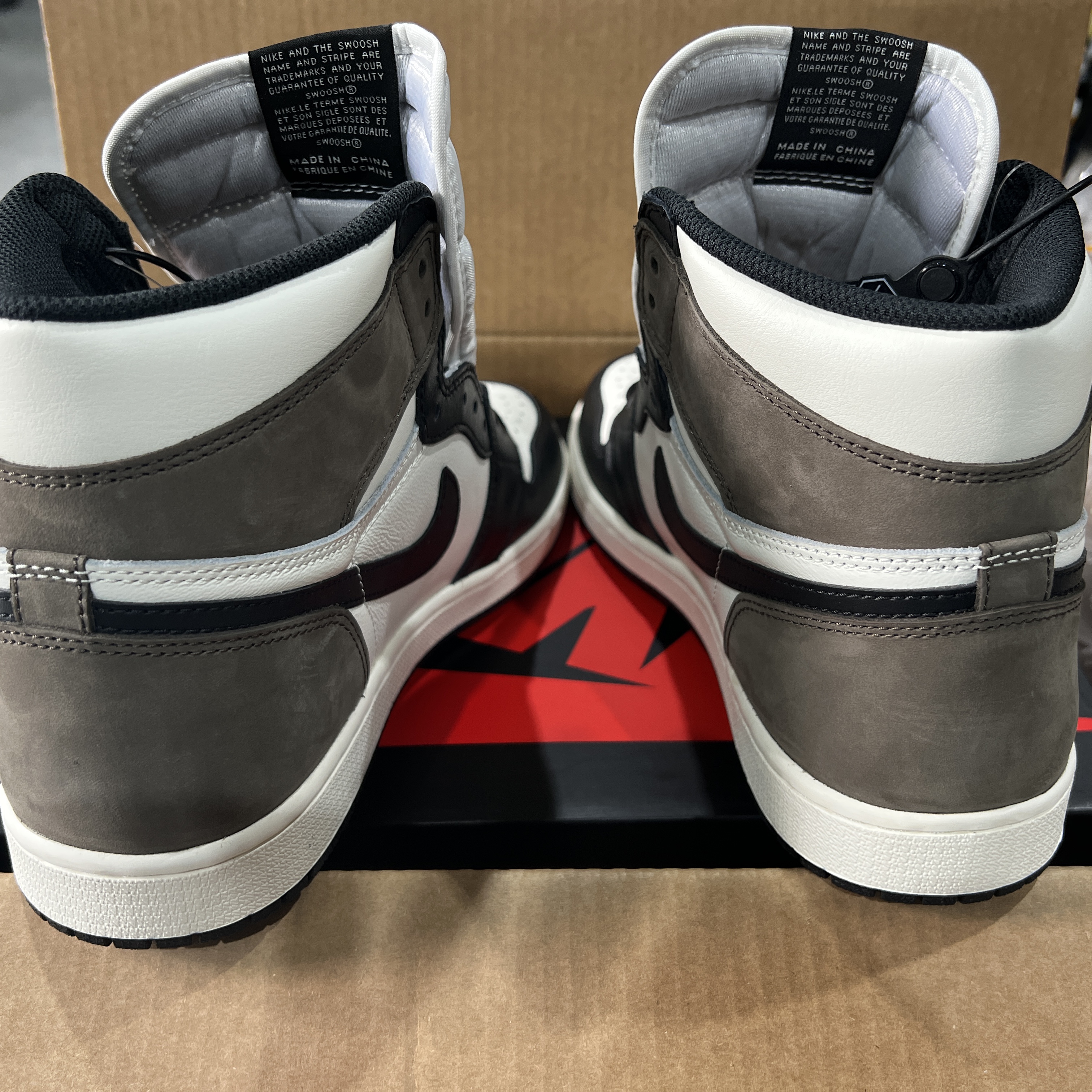 Jordan 1 Retro High OG Black Mocha 착용 스타일 - 2