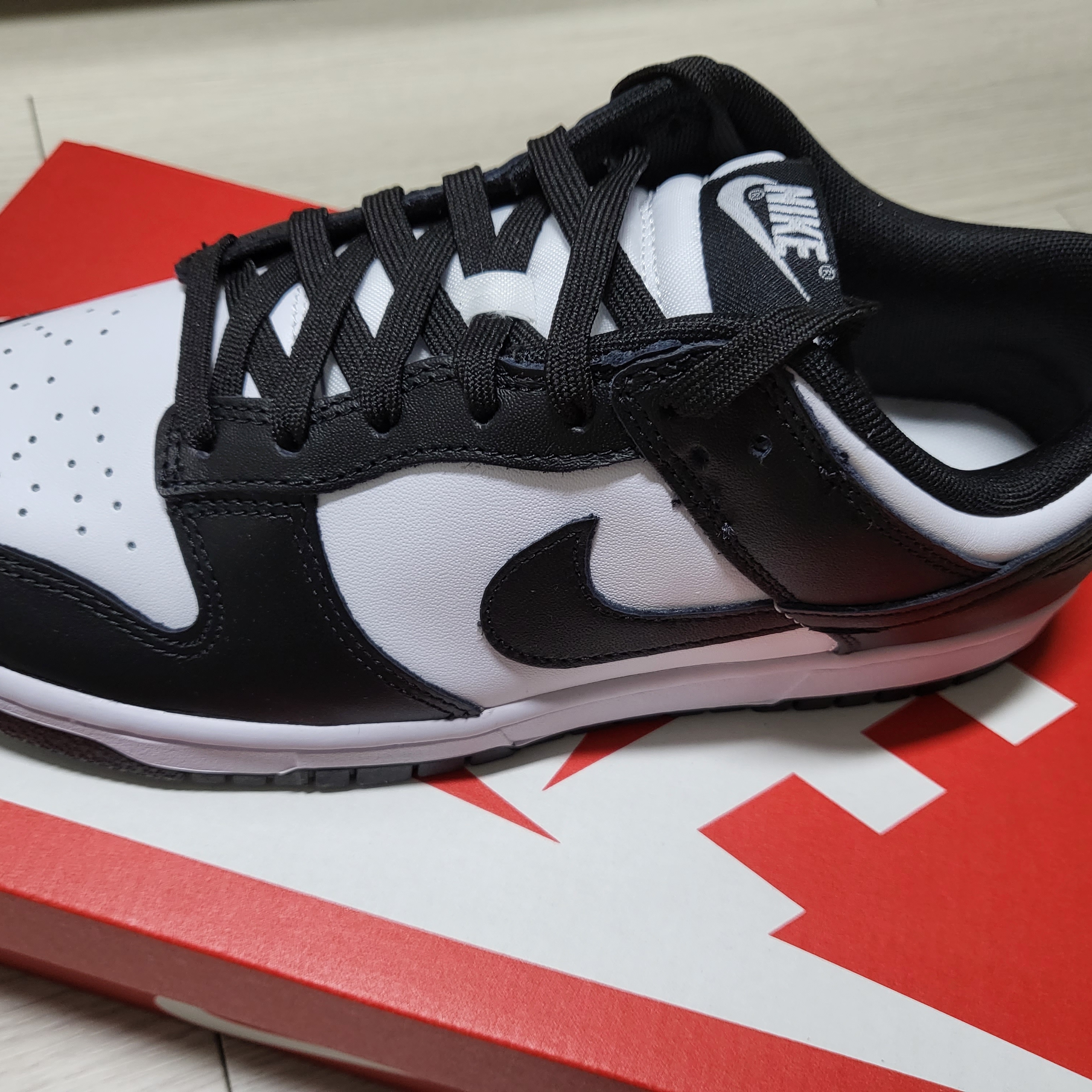 Nike Dunk Low Retro Black 착용 스타일 - 1