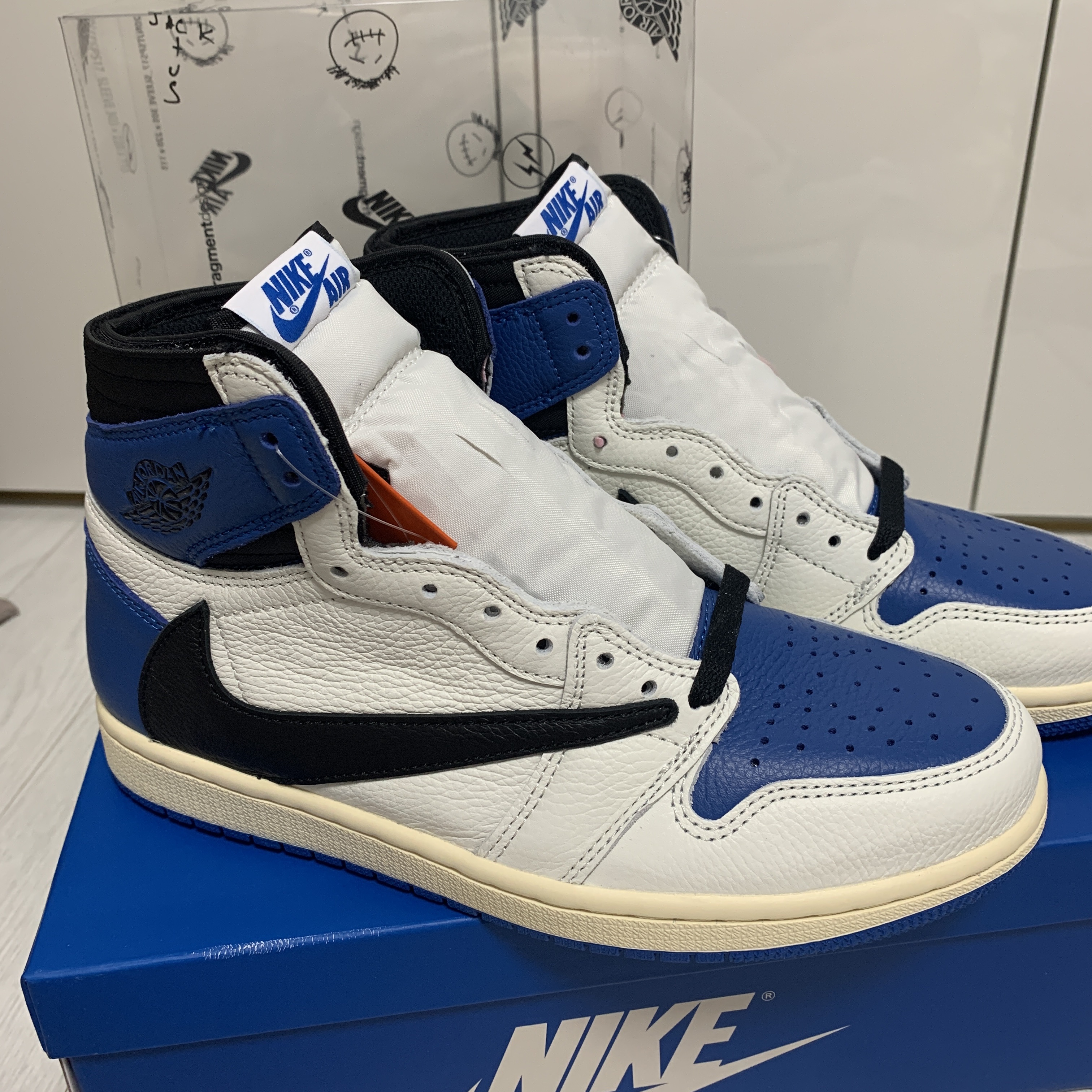 Jordan 1 x Travis Scott x Fragment Retro High OG SP Military Blue 착용 스타일 - 2