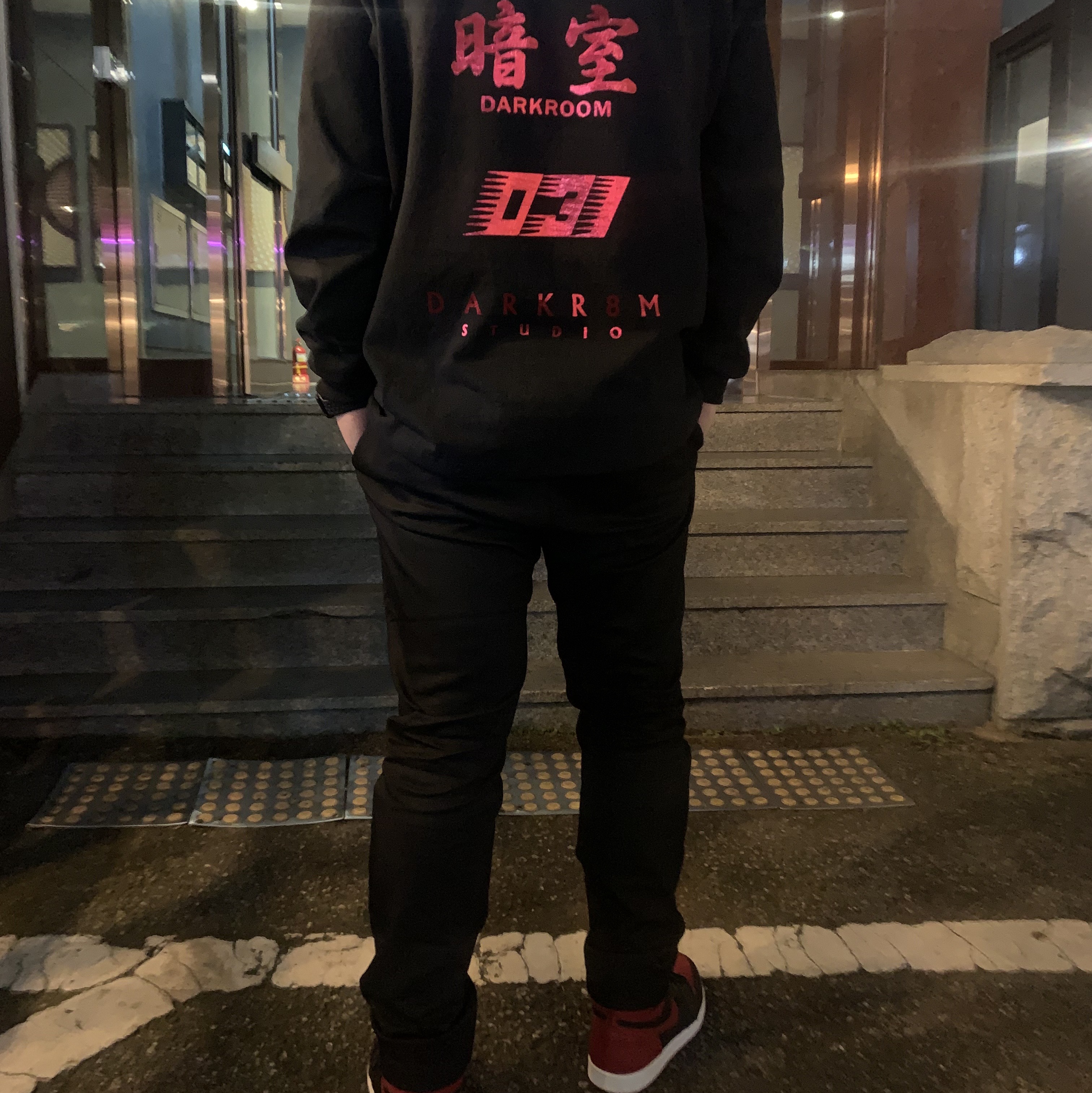 Darkr8m Studio x Libilly Long Sleeve Black, Jordan 1 Retro High OG Bred Banned 2016 착용 스타일