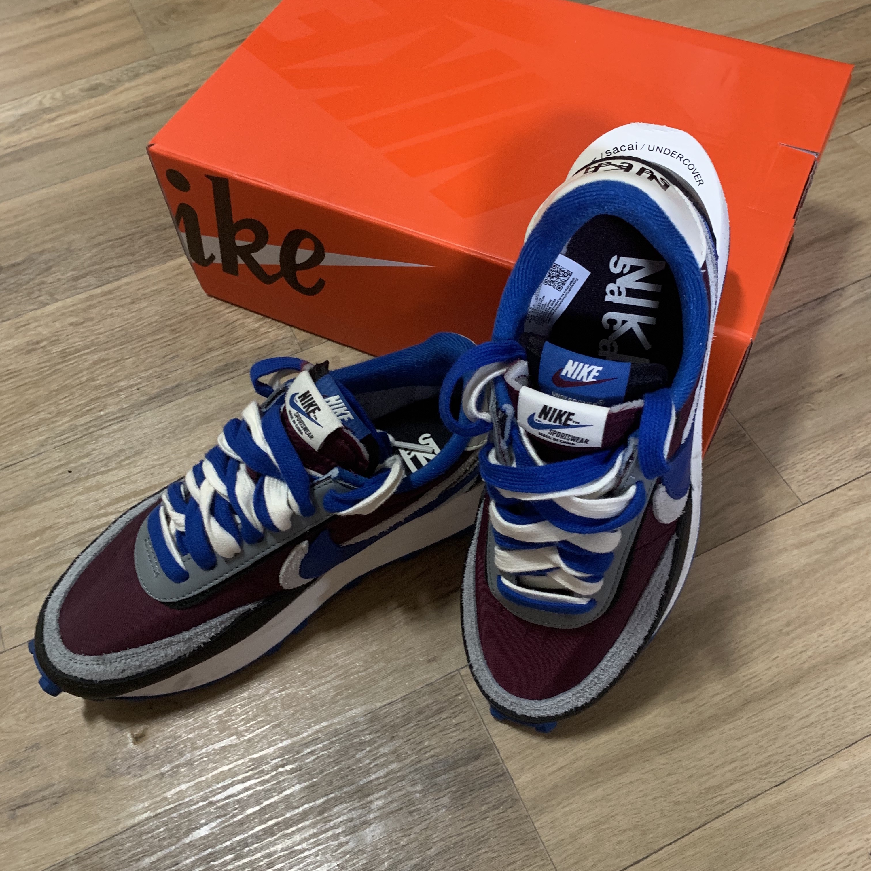 Nike x Sacai x Undercover LDWaffle Night Maroon Team Royal 착용 스타일