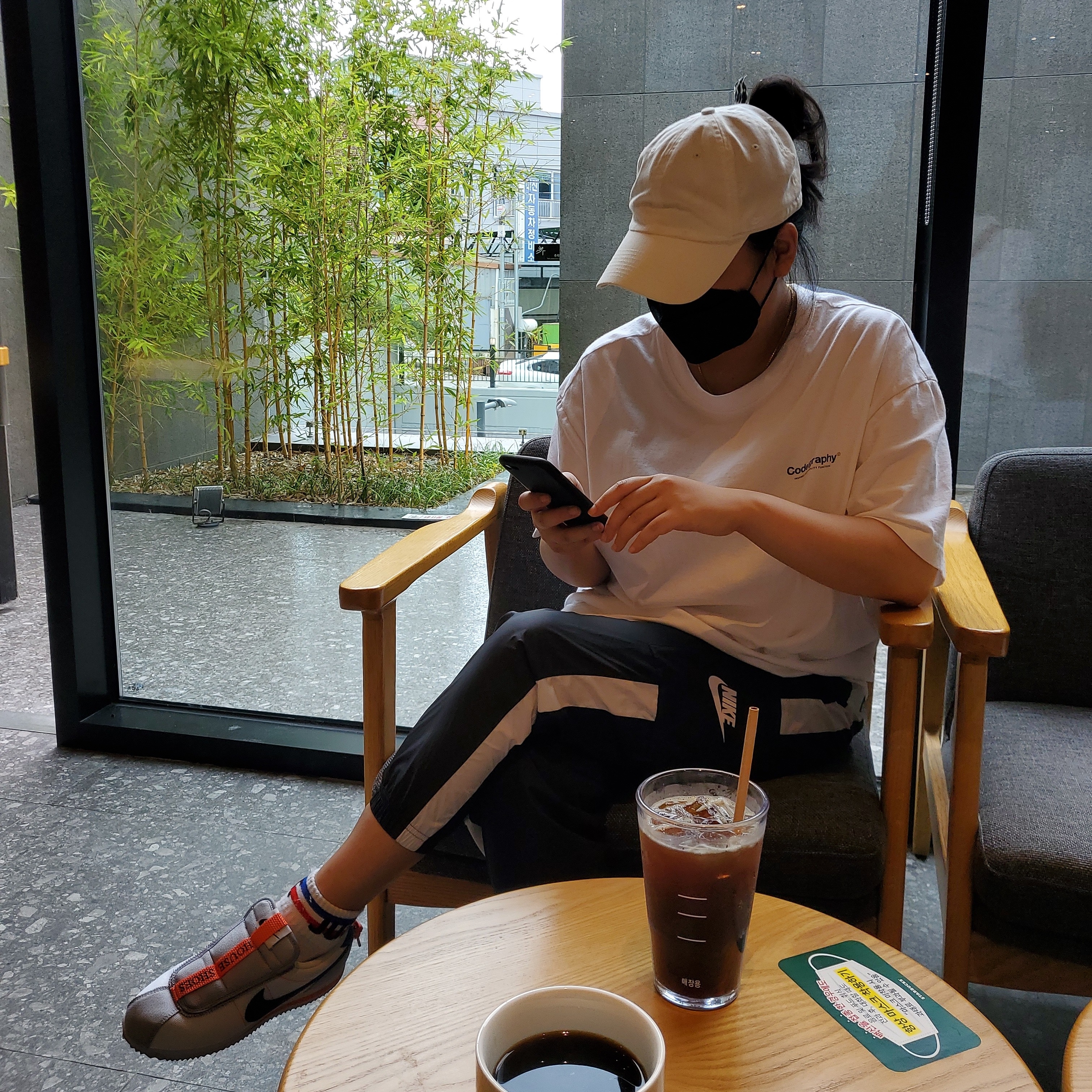 Nike x Kendrick Lamar Cortez Basic Slip White 착용 스타일 - 1