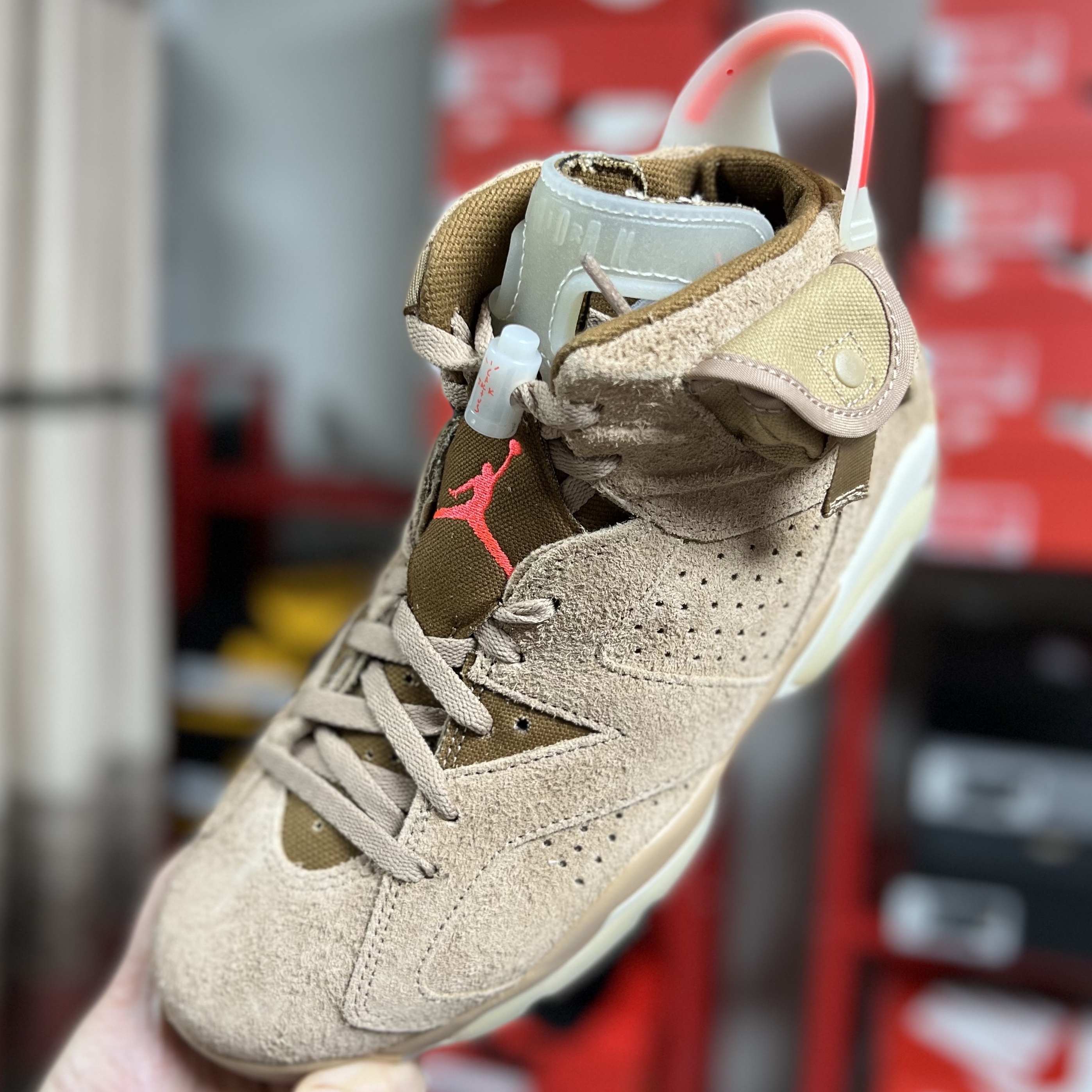 Jordan 6 x Travis Scott Retro SP British Khaki 착용 스타일 - 1