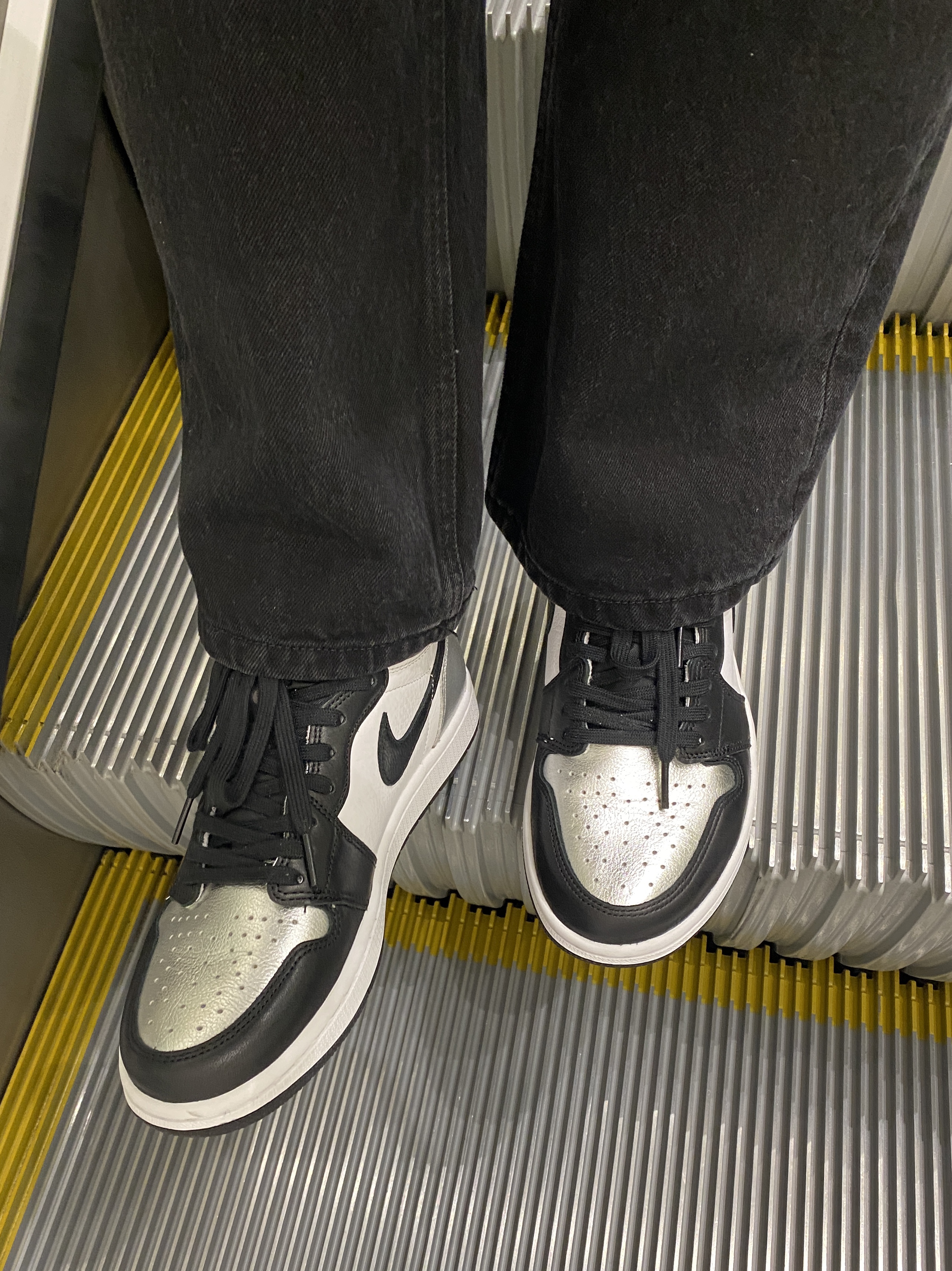(W) Jordan 1 Retro High OG Silver Toe 착용 스타일 - 3