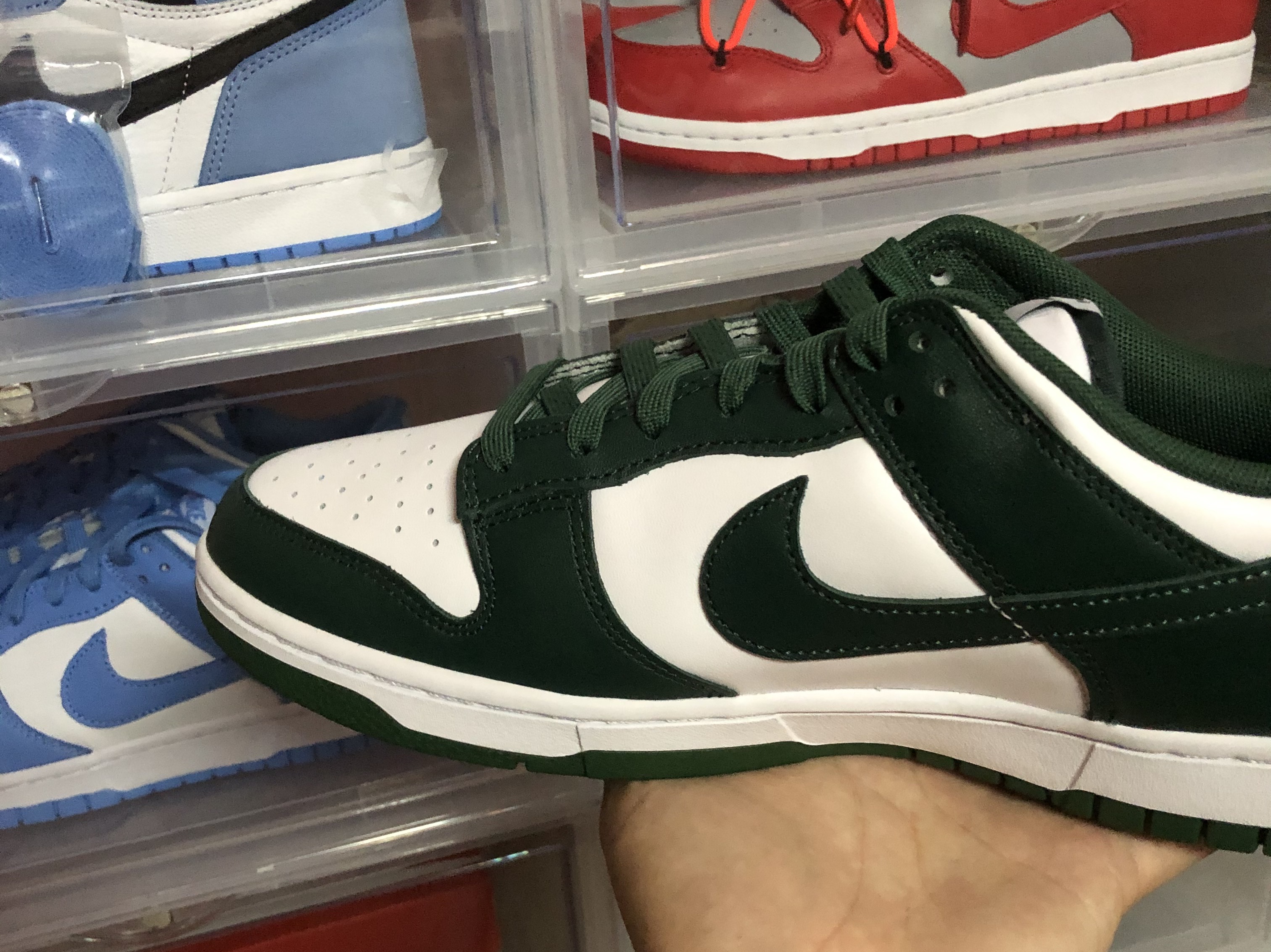 Nike Dunk Low Retro Varsity Green, Jordan 1 Retro High OG University Blue 착용 스타일