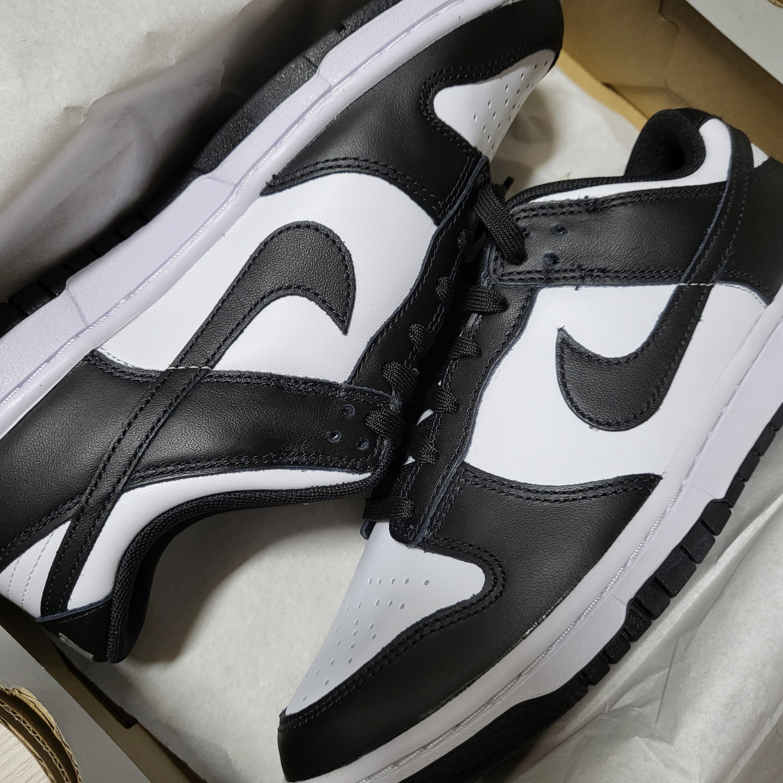 Nike Dunk Low Retro Black 착용 스타일 - 2