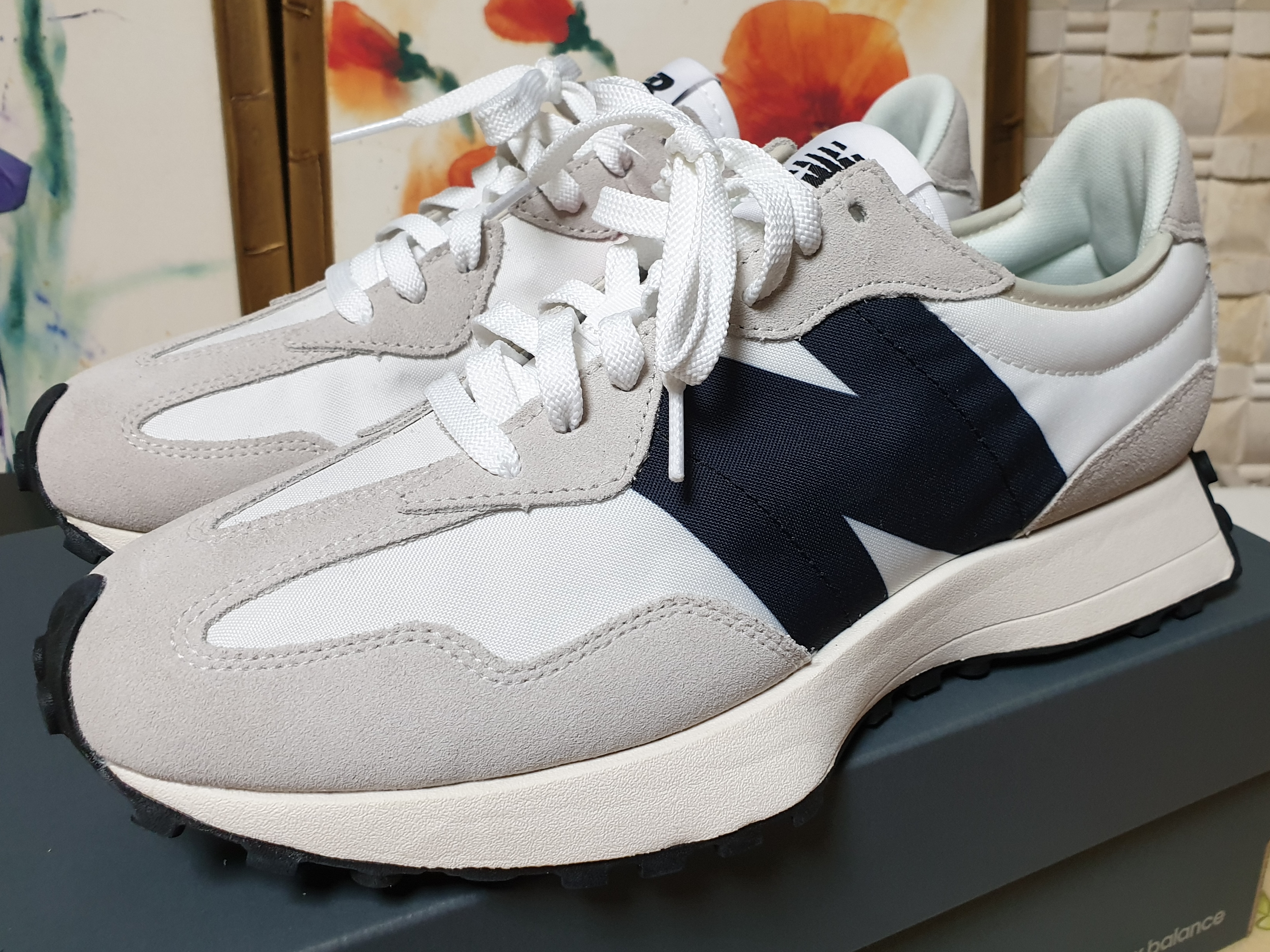 New Balance 327 White Black 착용 스타일
