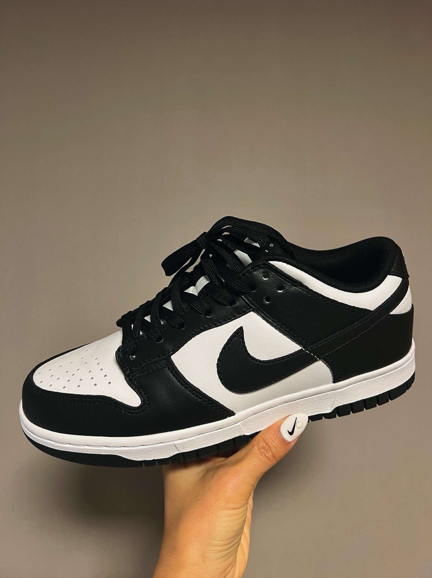 (W) Nike Dunk Low Black, Nike x Stussy Cuff Beanie Black 착용 스타일 - 4