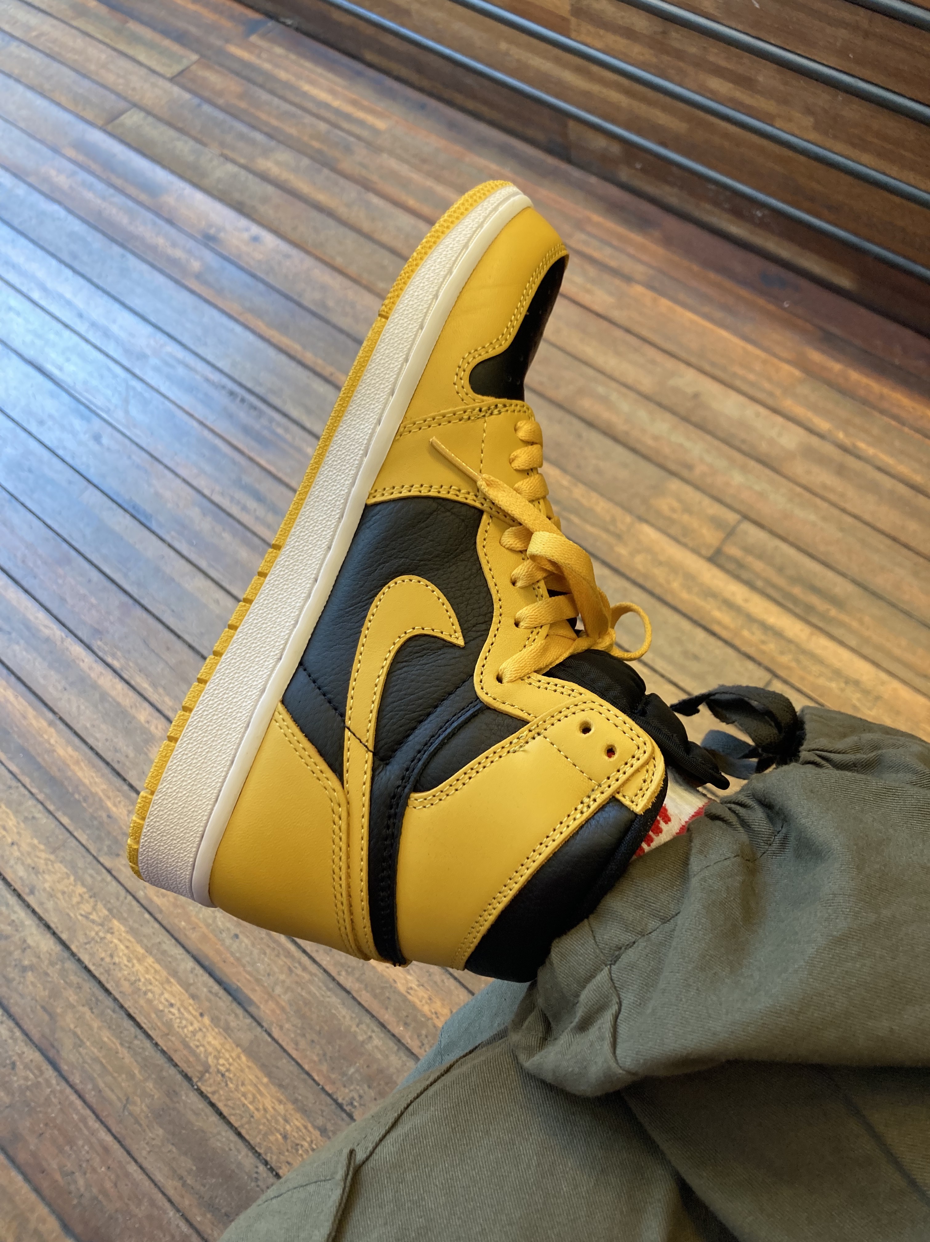 Jordan 1 Retro High OG Pollen 착용 스타일 - 3