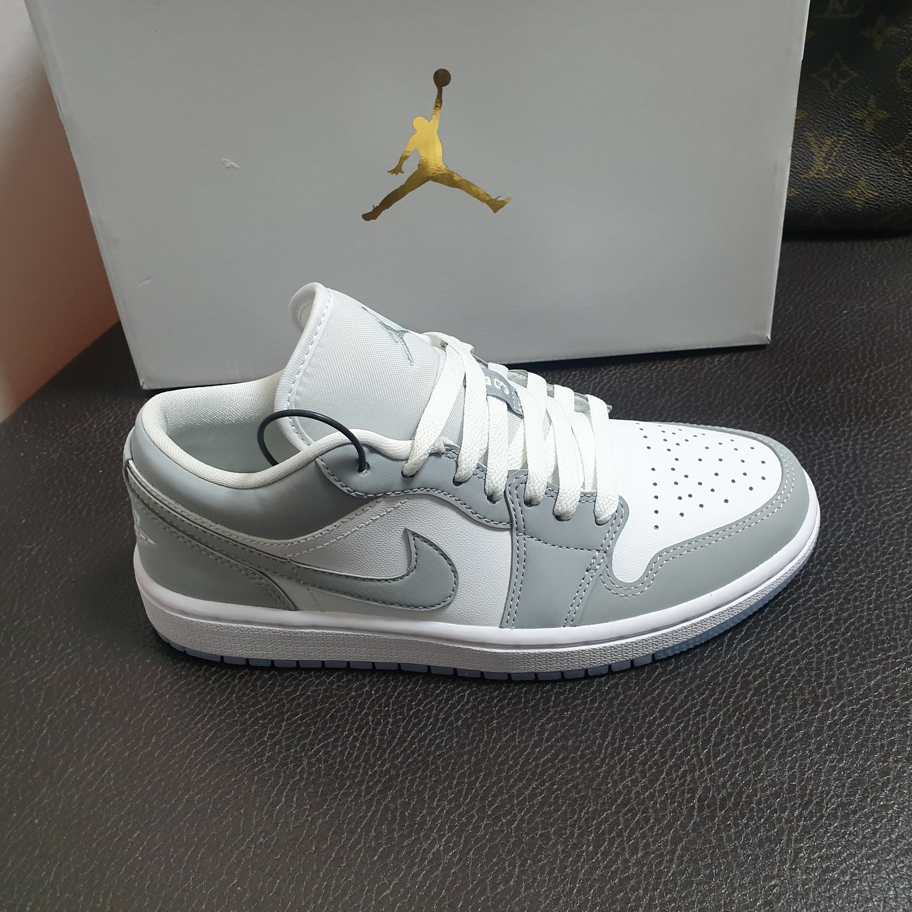 (W) Jordan 1 Low White Wolf Grey 착용 스타일 - 2