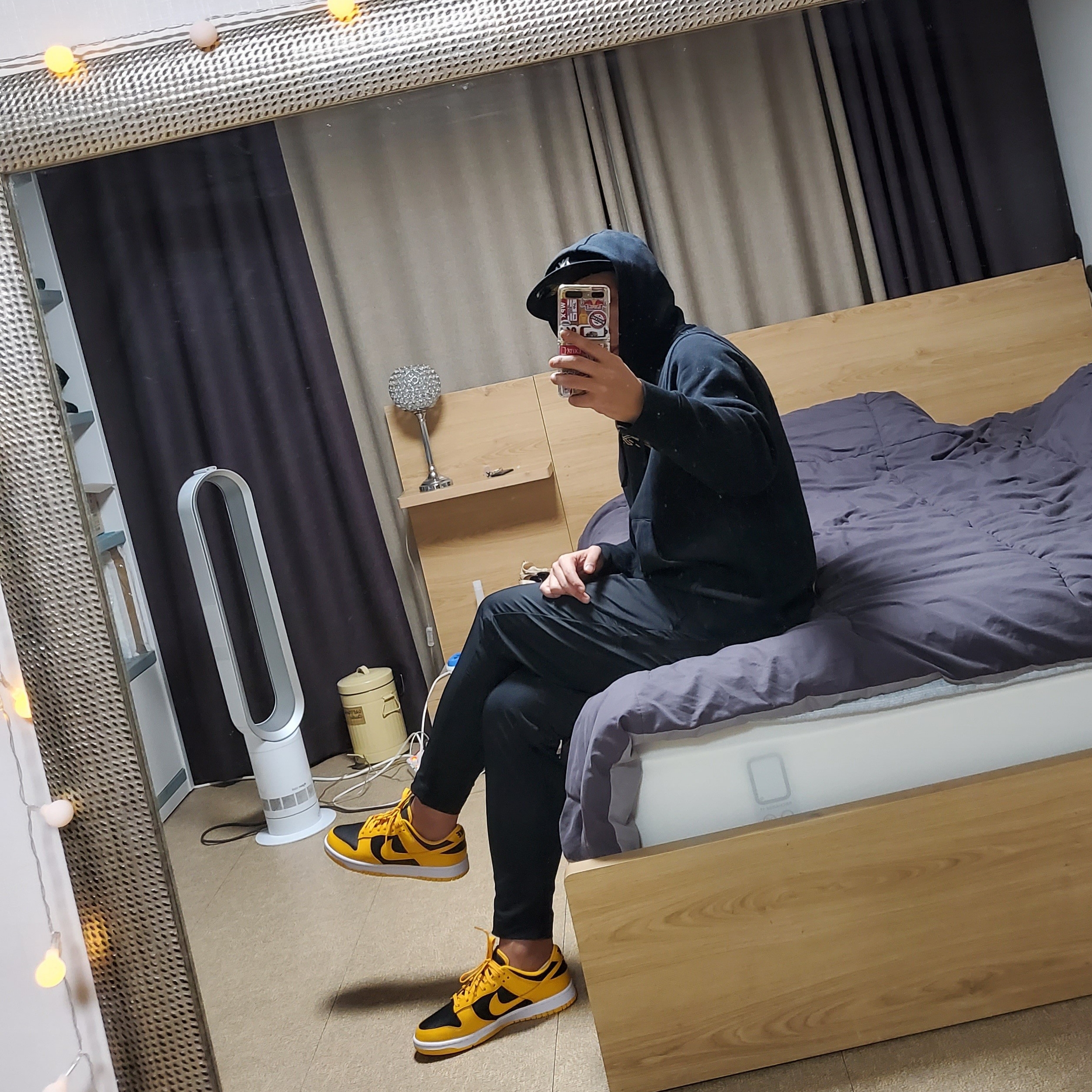 Nike Dunk Low Retro Championship Goldenrod, Nike Air Force 1 '07 LV8 Hangul Day 착용 스타일 - 1