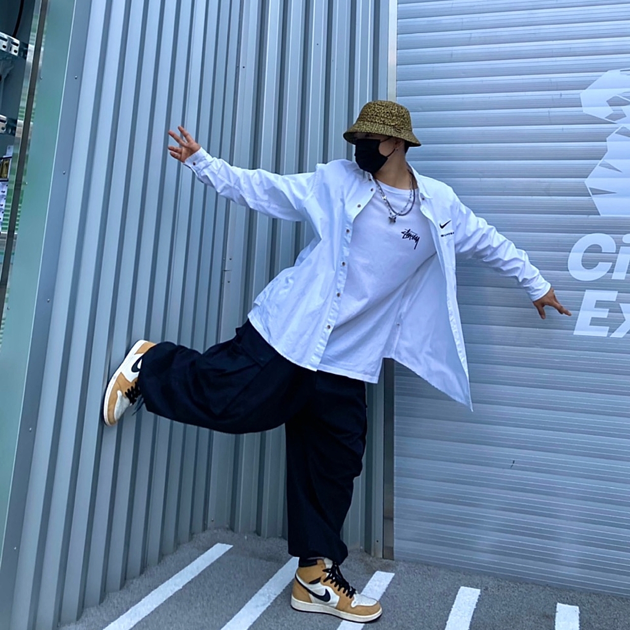 Supreme x Barbour Waxed Cotton Crusher Leopard - 20SS, Supreme x Nike Cotton Twill Shirt White - 21SS 착용 스타일 - 2