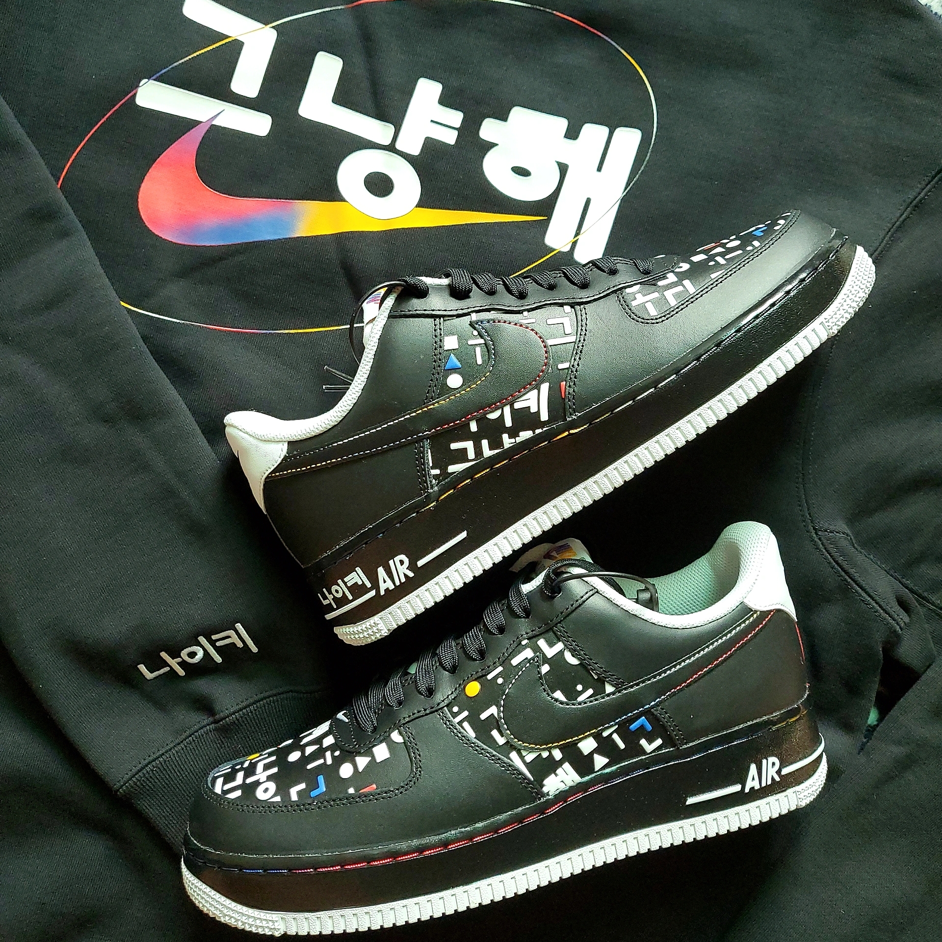 Nike Dunk Low Retro Championship Goldenrod, Nike Air Force 1 '07 LV8 Hangul Day 착용 스타일 - 3