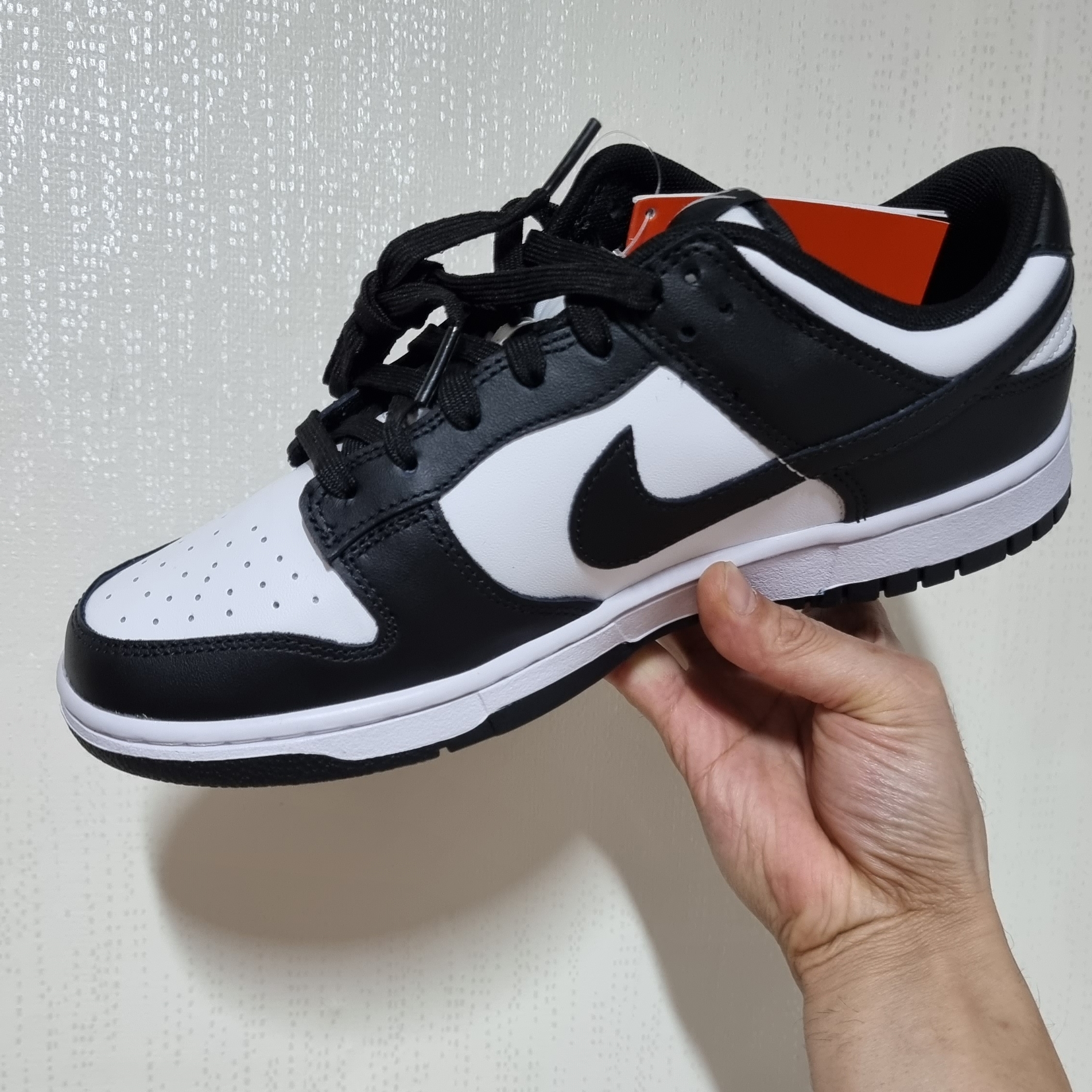 Nike Dunk Low Retro Black 착용 스타일 - 2