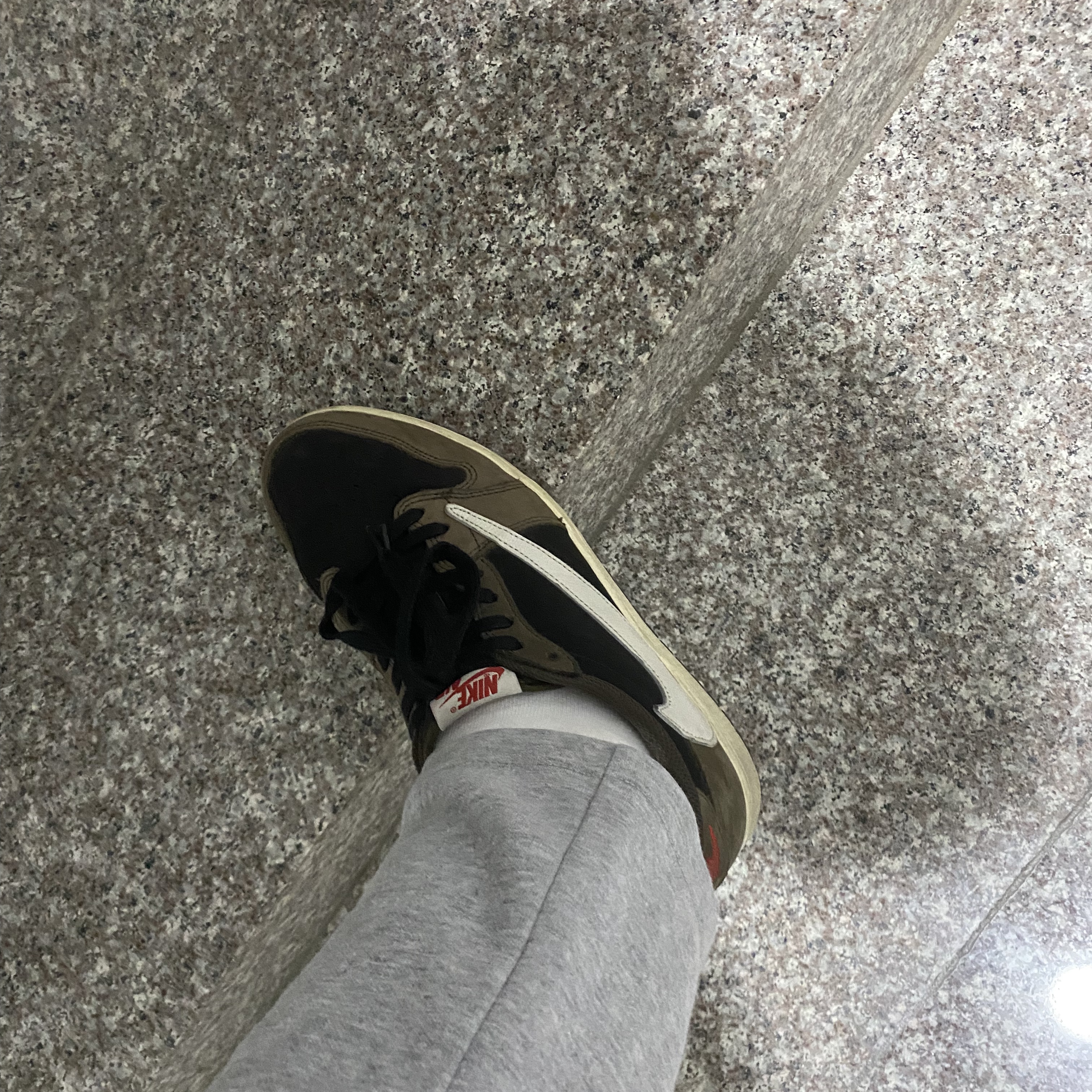 Jordan 1 x Travis Scott Retro Low OG SP Mocha 착용 스타일