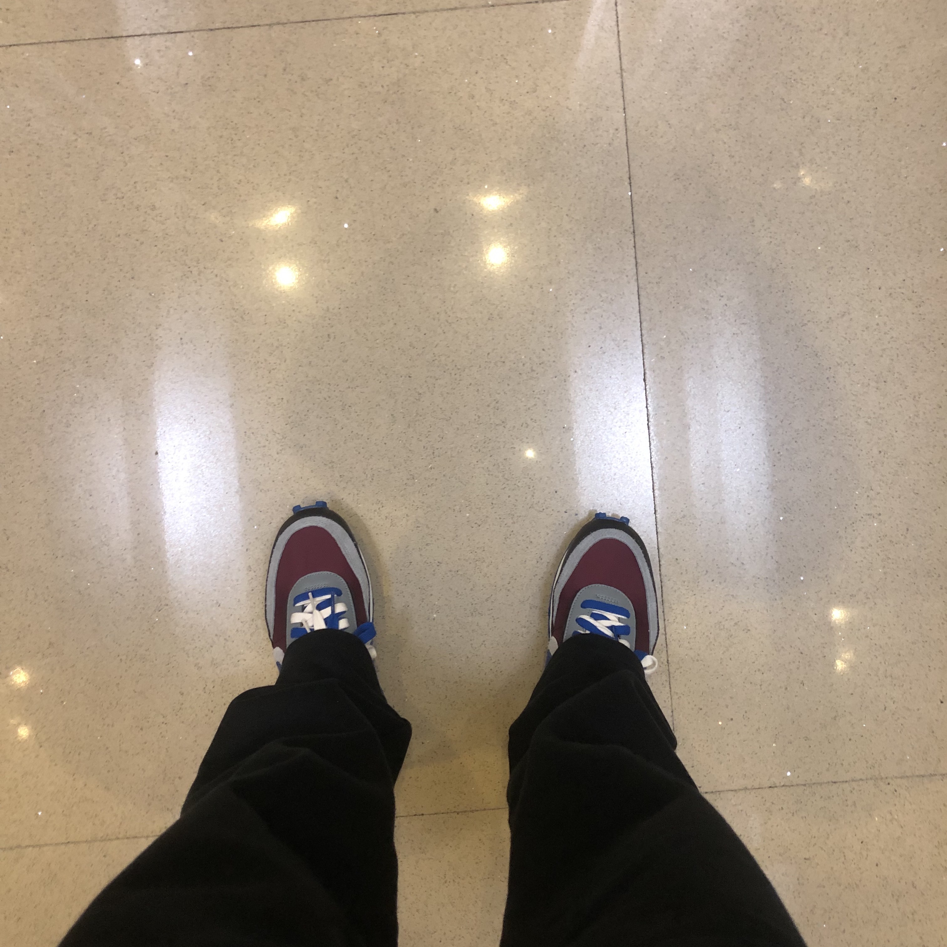 Nike x Sacai x Undercover LDWaffle Night Maroon Team Royal 착용 스타일