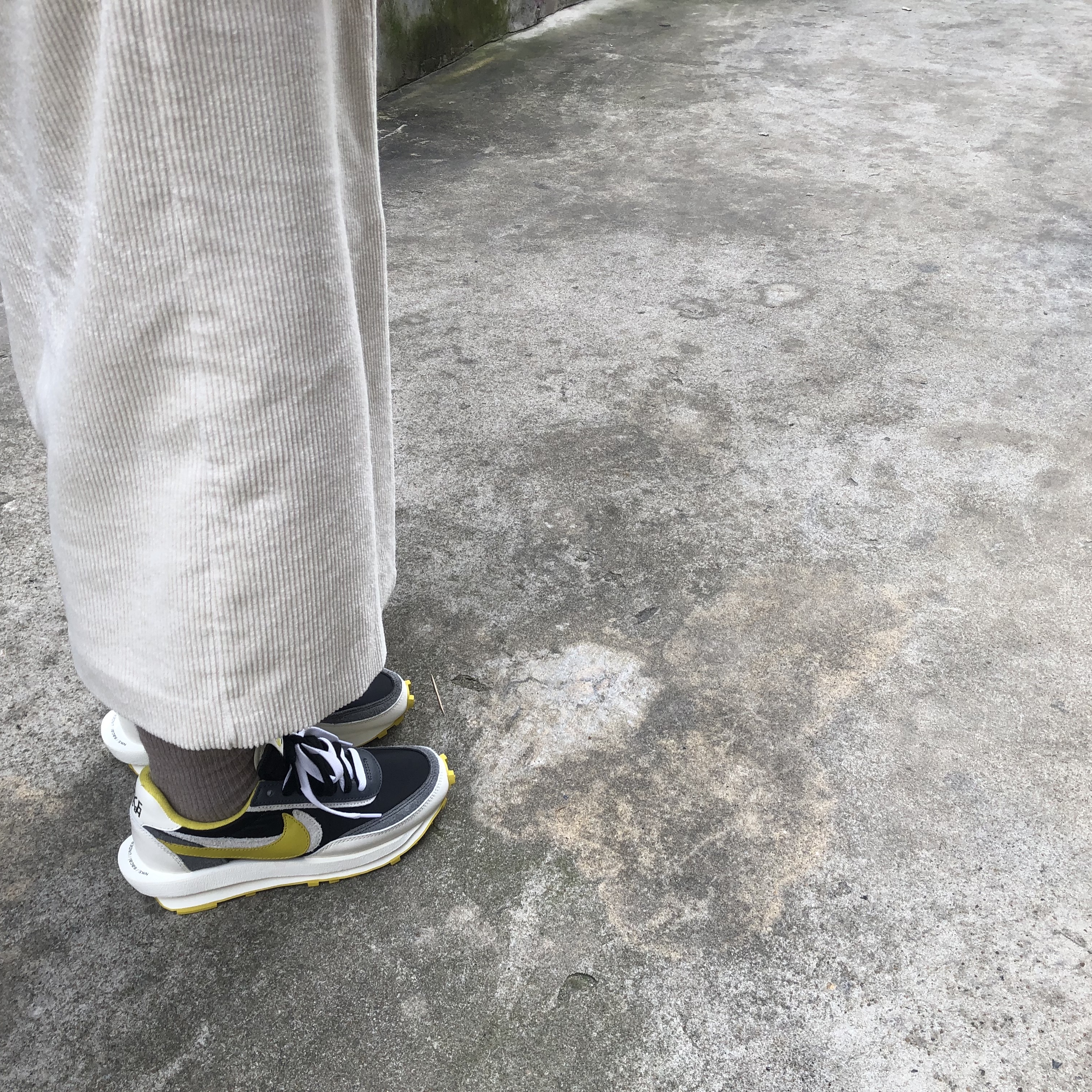 Nike x Sacai x Undercover LDWaffle Black Bright Citron, Jordan 1 Retro Low OG Chicago 2016 착용 스타일 - 2