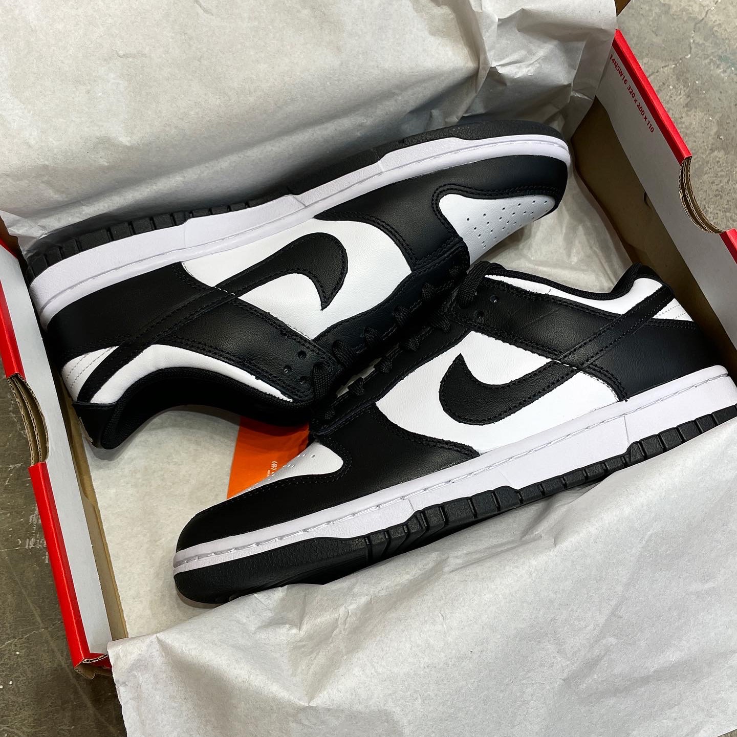 Nike Dunk Low Retro Black 착용 스타일 - 2