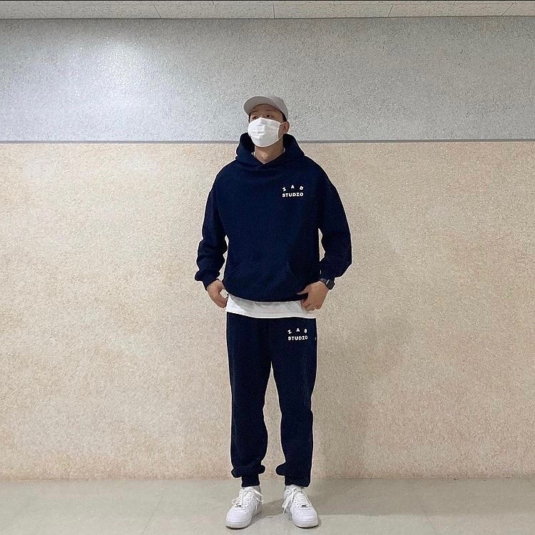 IAB Studio Hoodie Navy - 21SS, IAB Studio Sweatpants Navy - 21SS 착용 스타일 - 1