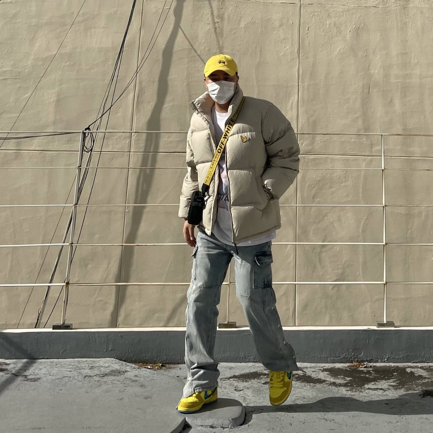 Nike x Grateful Dead SB Dunk Low Yellow Bear 착용 스타일 - 2