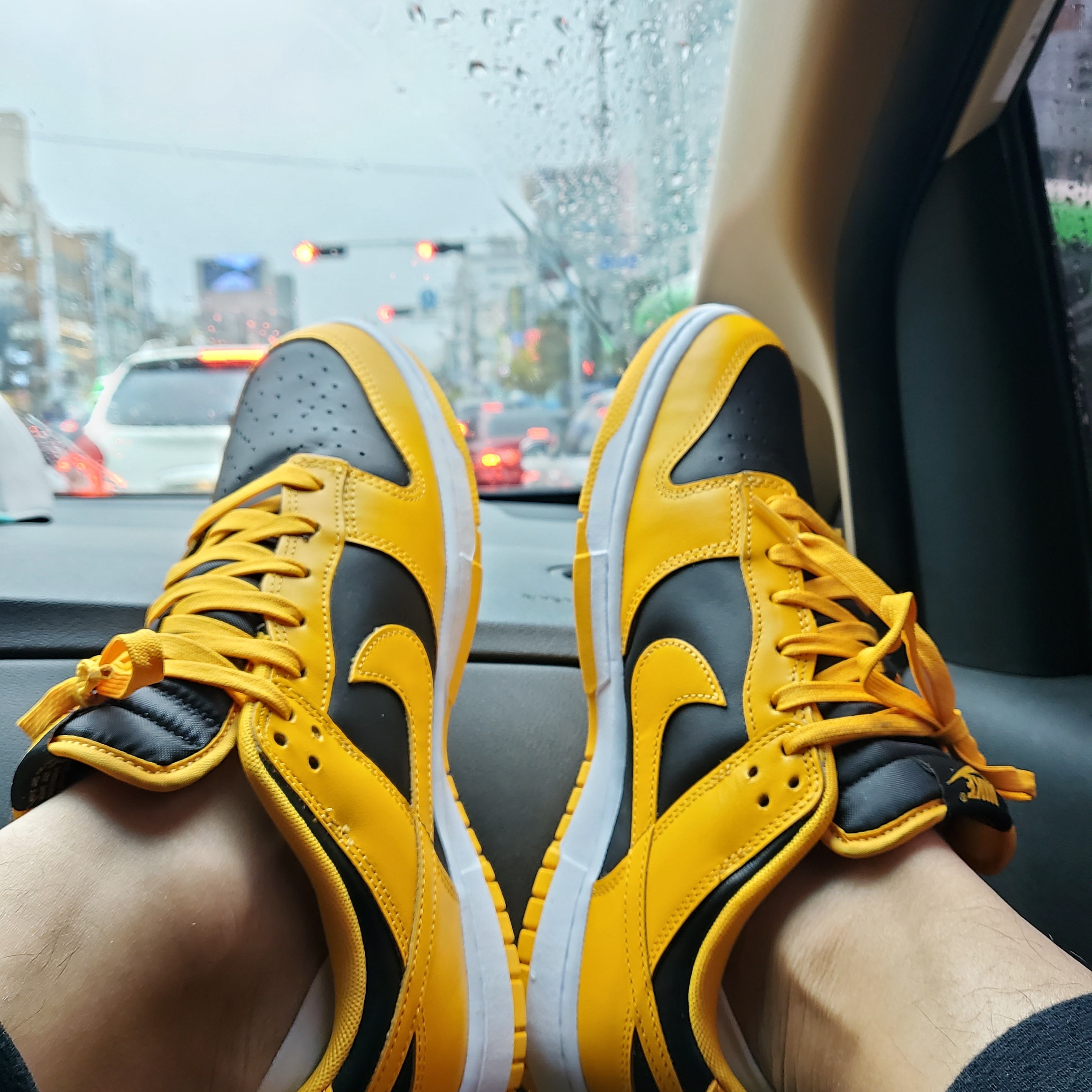 Nike Dunk Low Retro Championship Goldenrod 착용 스타일 - 1