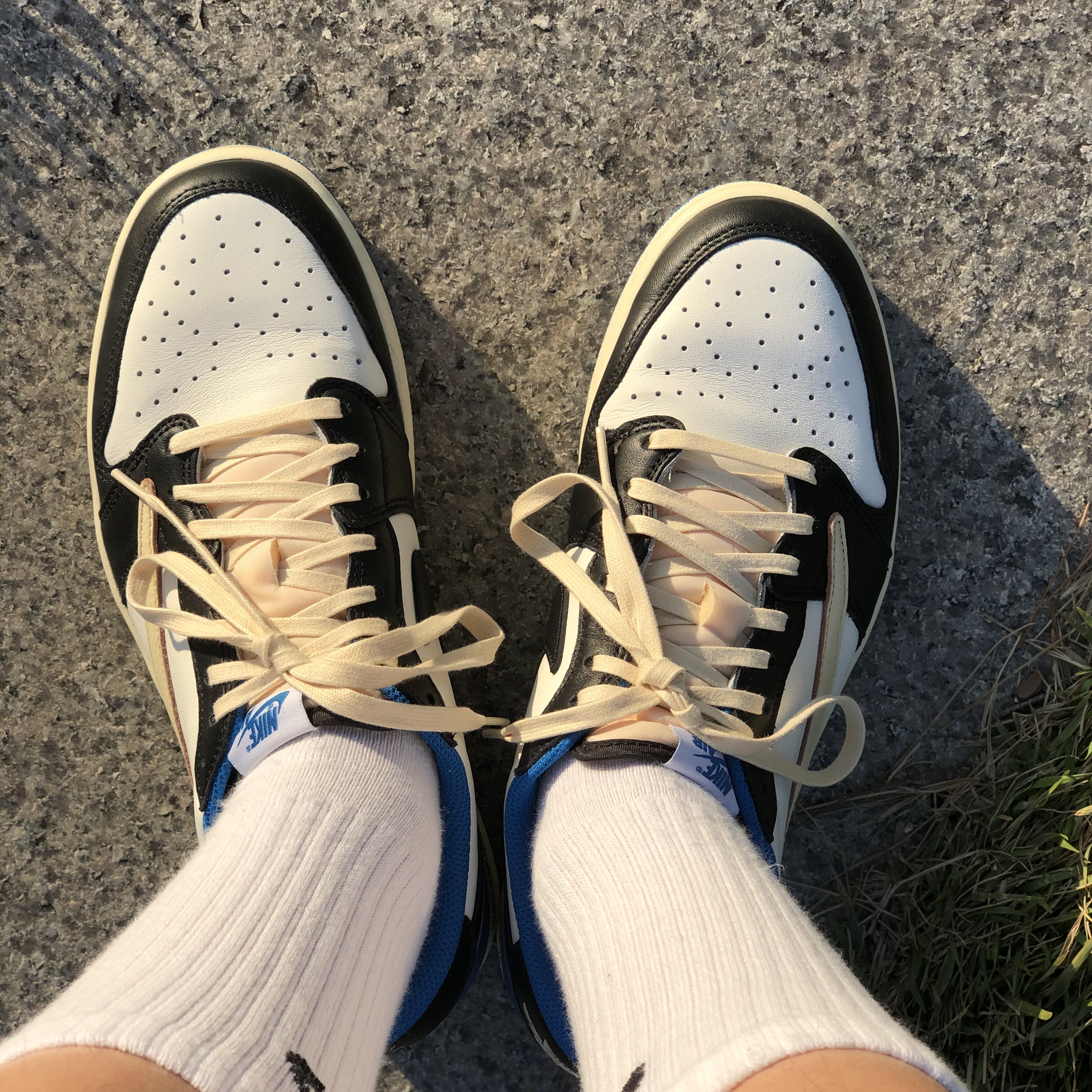 Jordan 1 x Travis Scott x Fragment Retro Low OG SP Military Blue 착용 스타일 - 4
