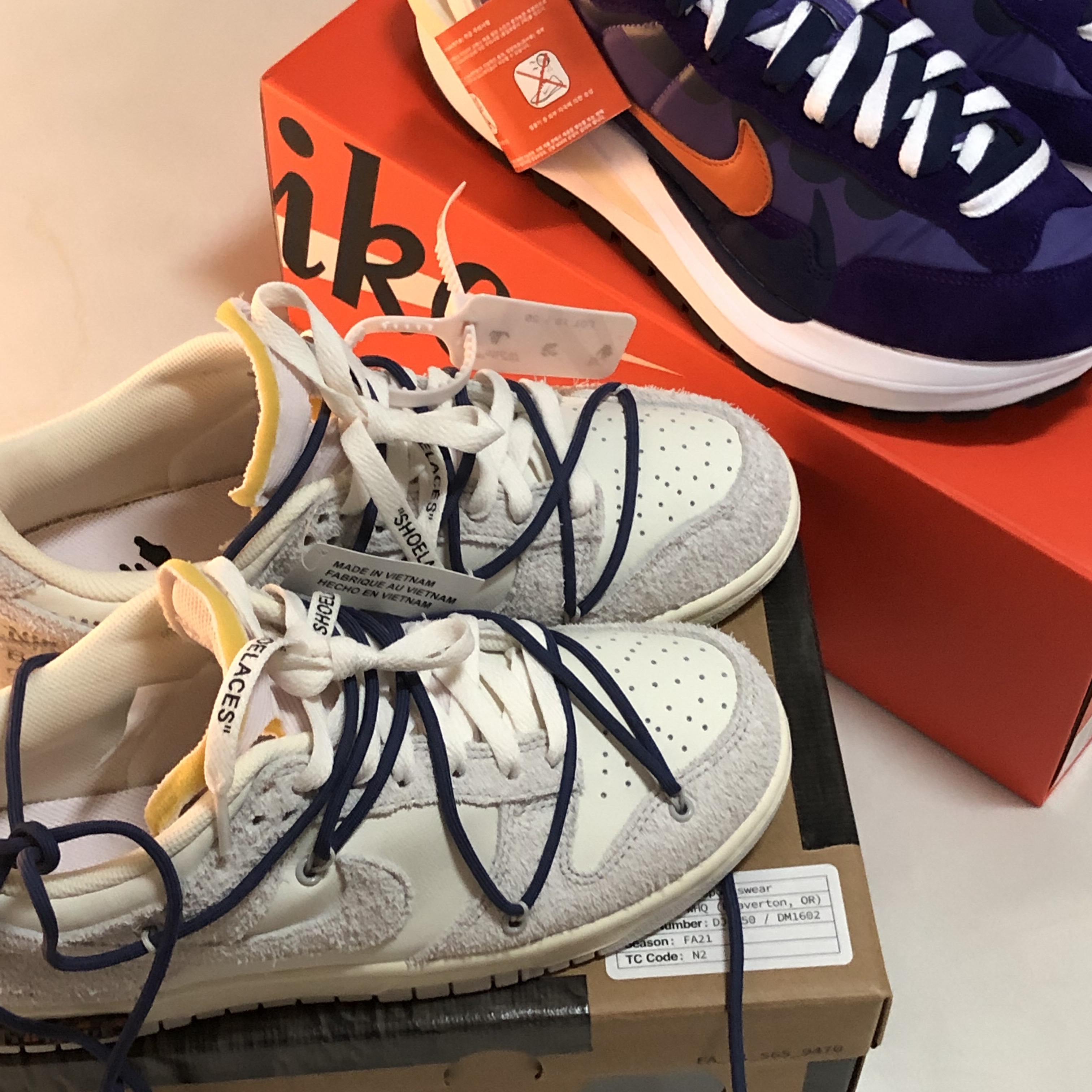 Nike x Sacai VaporWaffle Dark Iris, Nike x Off-White Dunk Low The 50 - Lot 18 착용 스타일