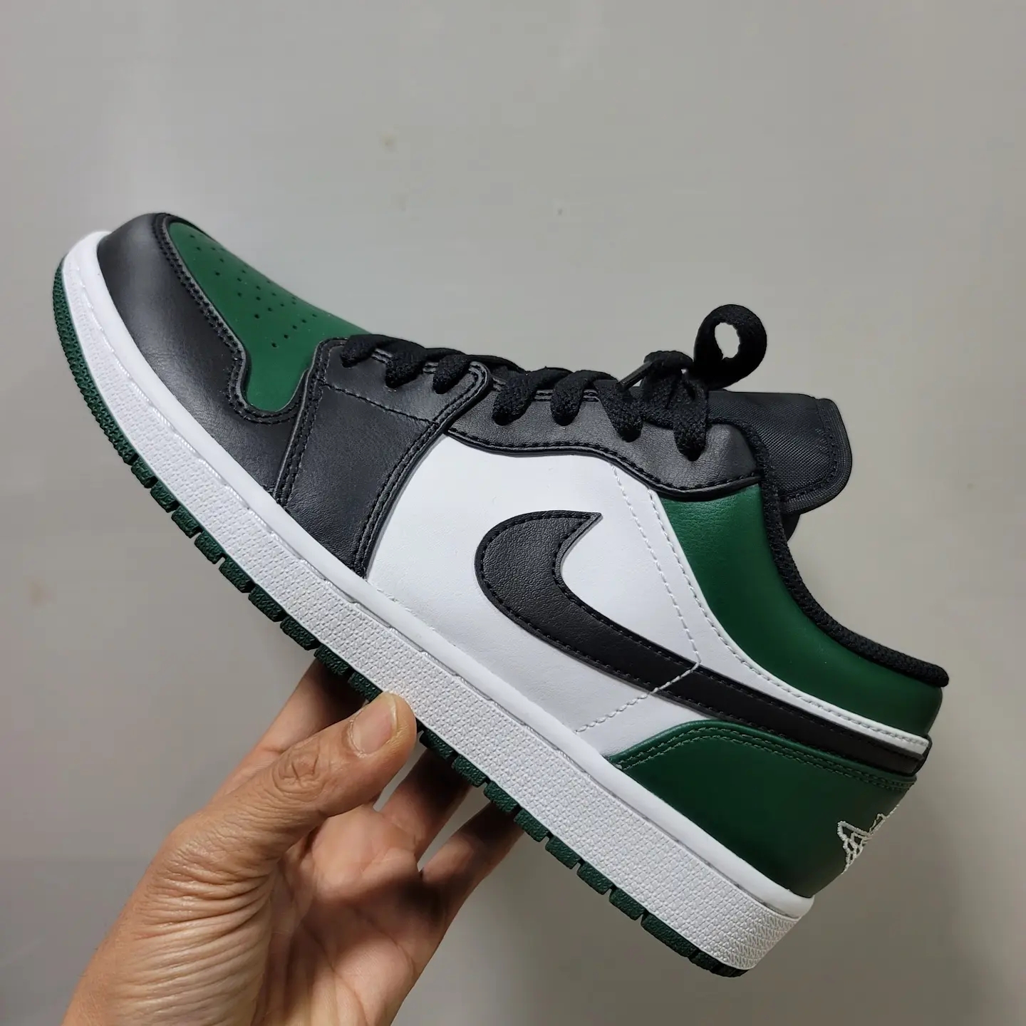 Jordan 1 Low Green Toe 착용 스타일 - 2