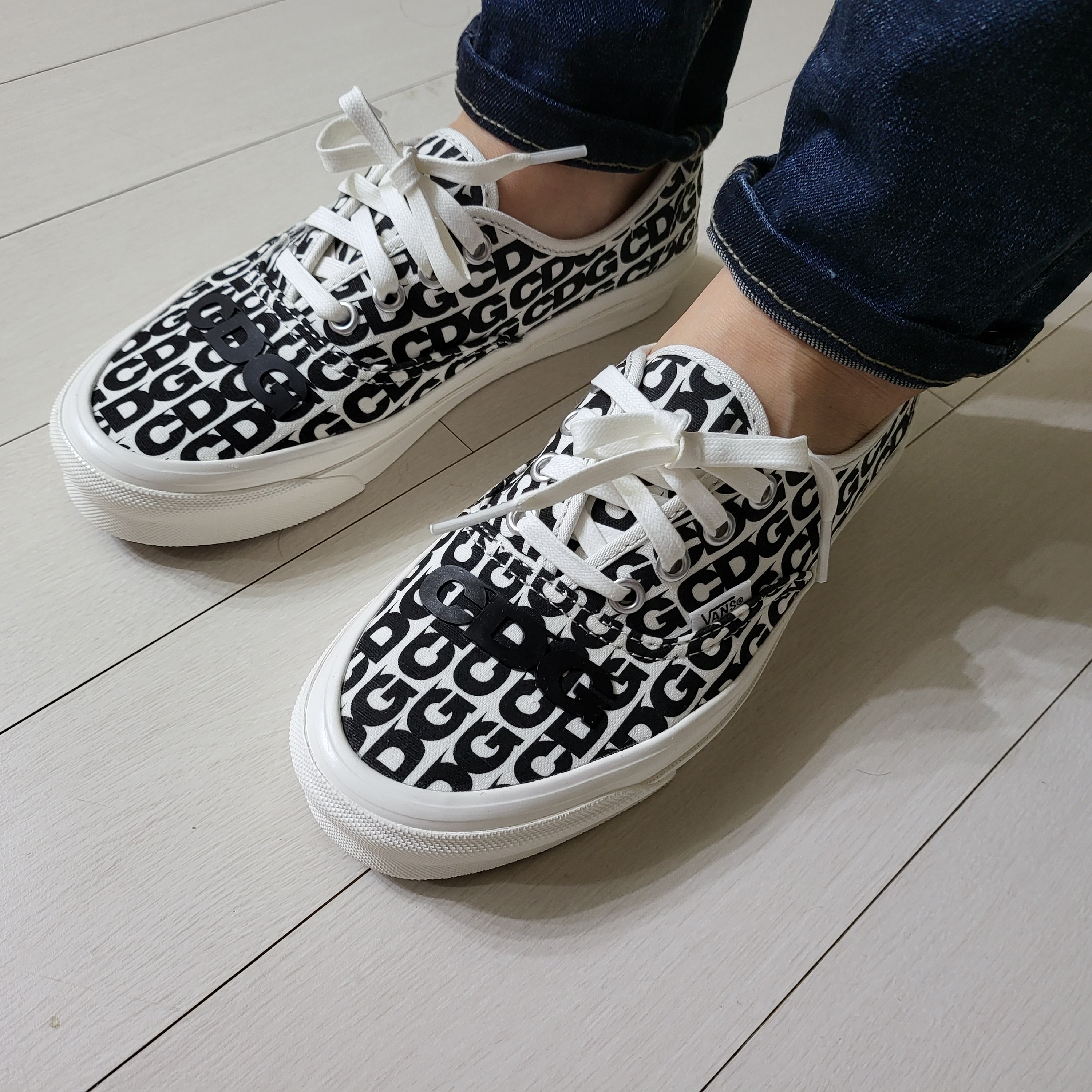 Vans Vault x CDG OG Authentic LX White Black 착용 스타일 - 2