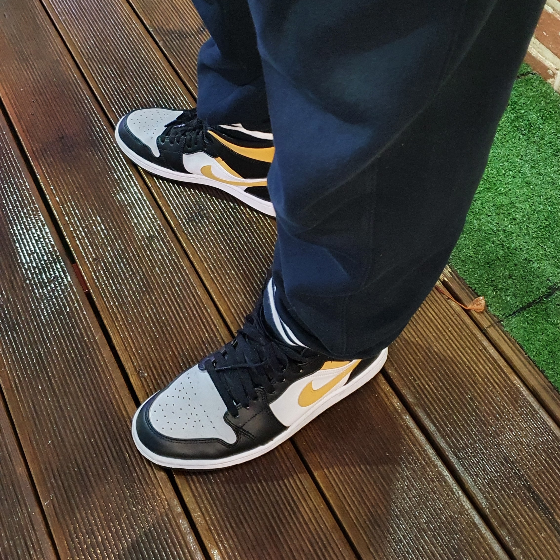 Jordan 1 Mid Pollen 착용 스타일