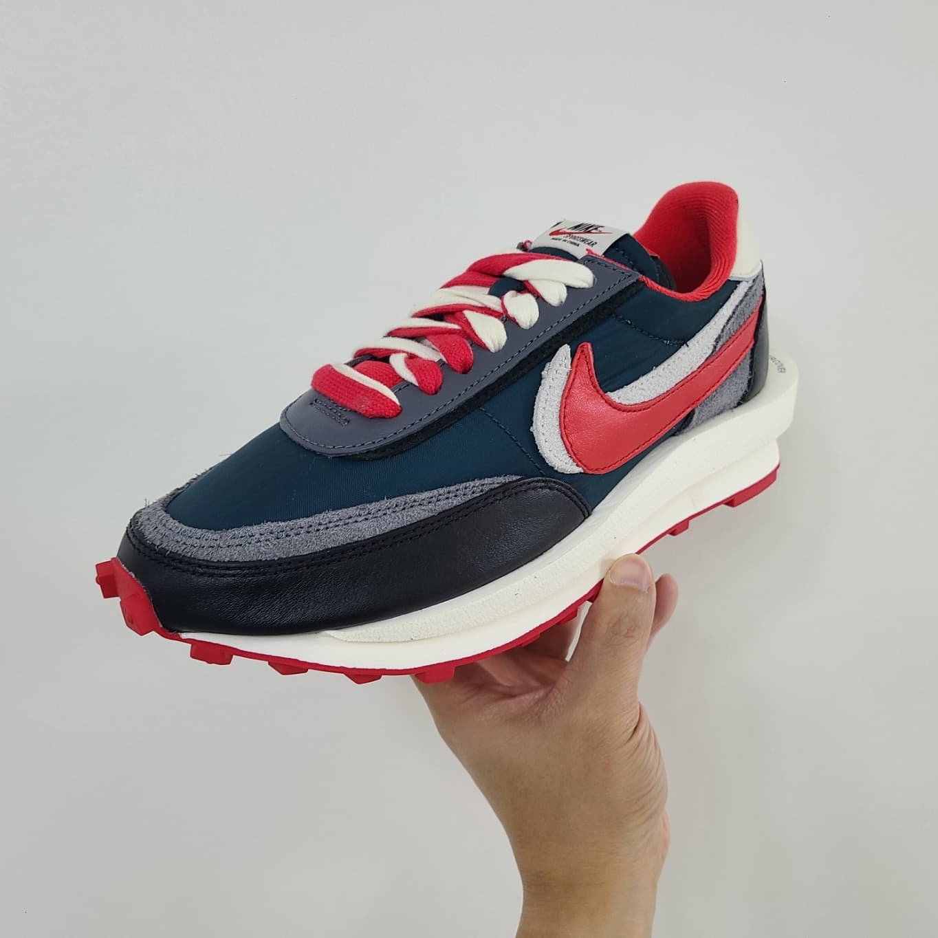 Nike x Sacai x Undercover LDWaffle Midnight Spruce University Red 착용 스타일 - 1
