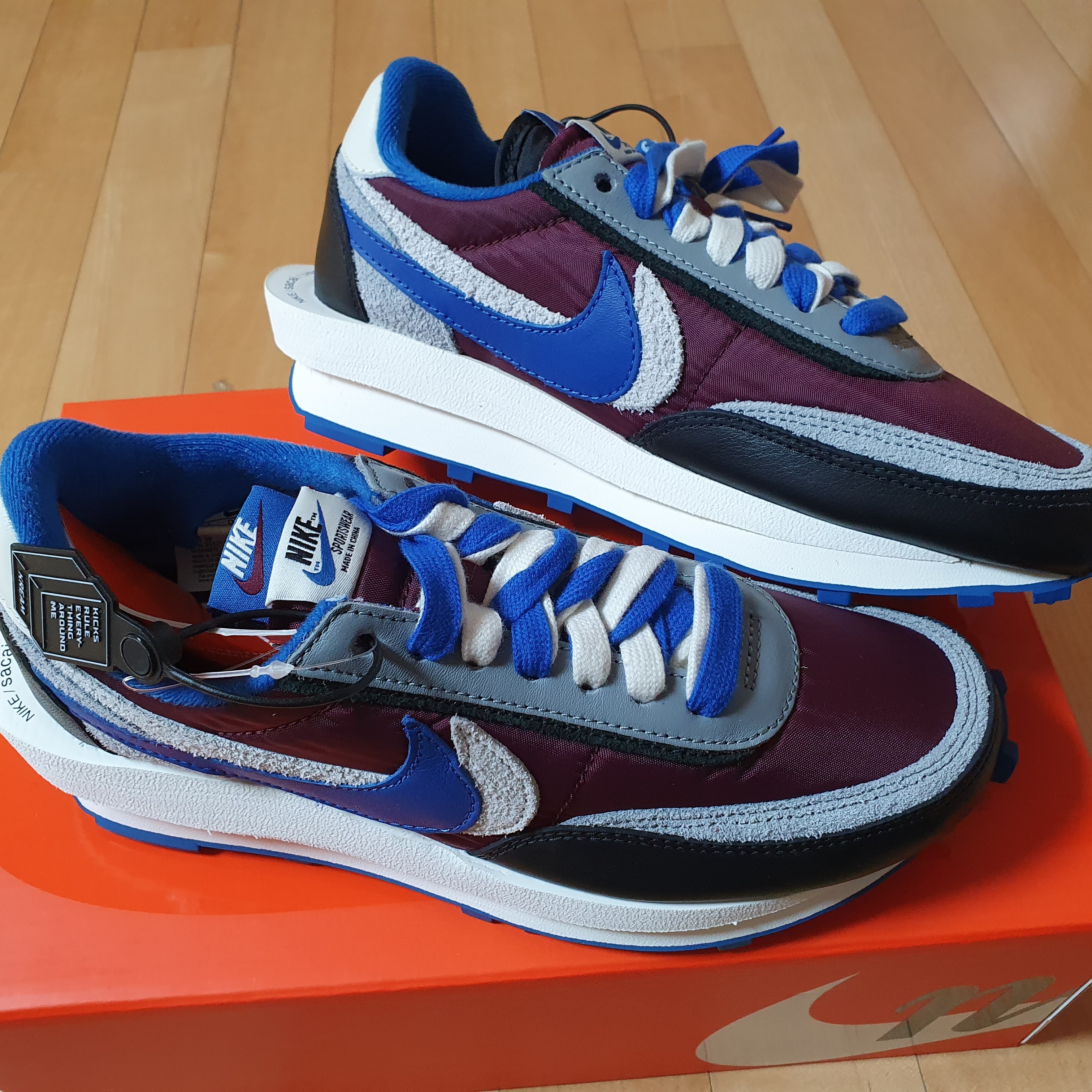Nike x Sacai x Undercover LDWaffle Night Maroon Team Royal 착용 스타일 - 4
