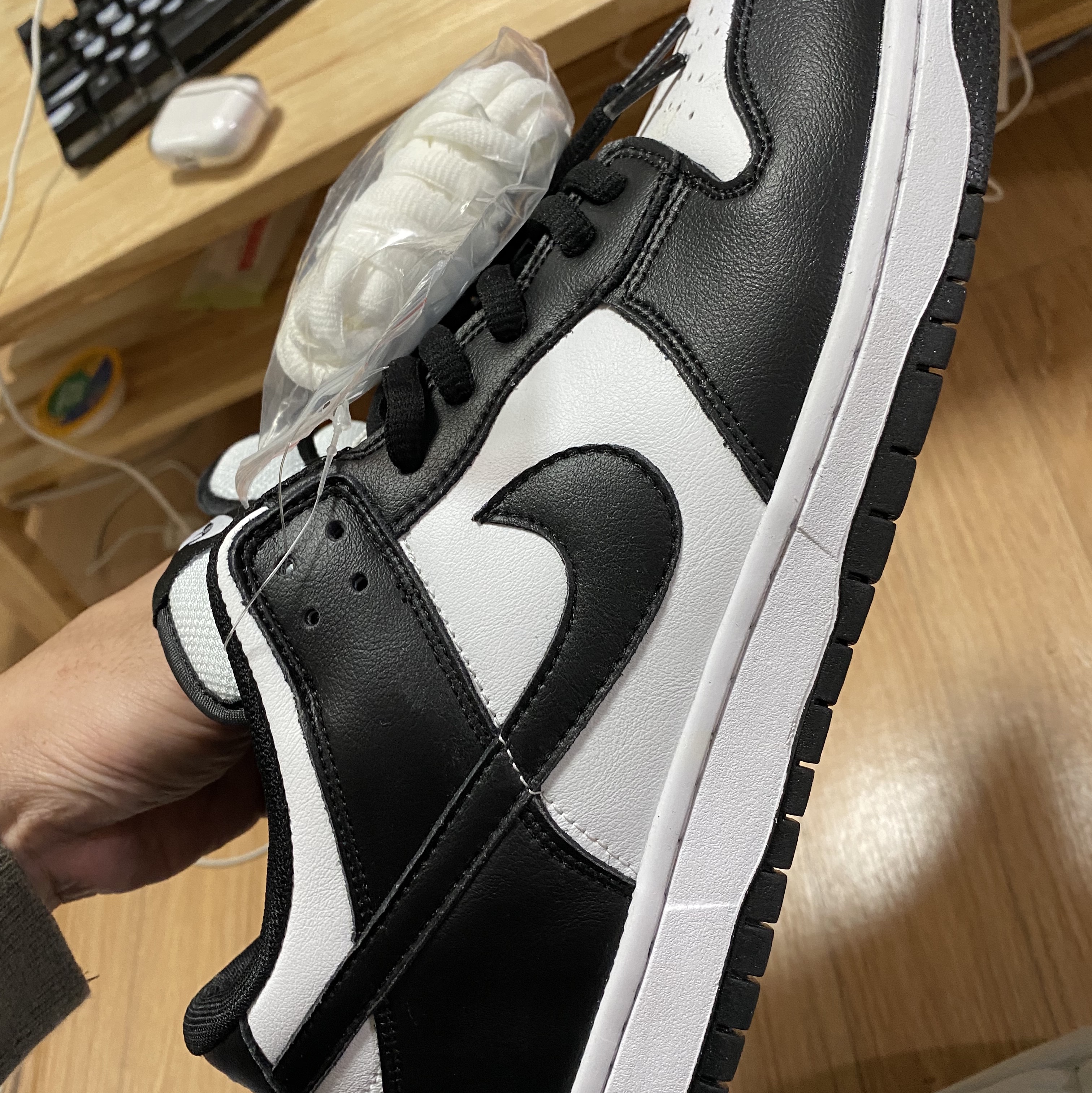 Nike Dunk Low Retro Black 착용 스타일 - 1