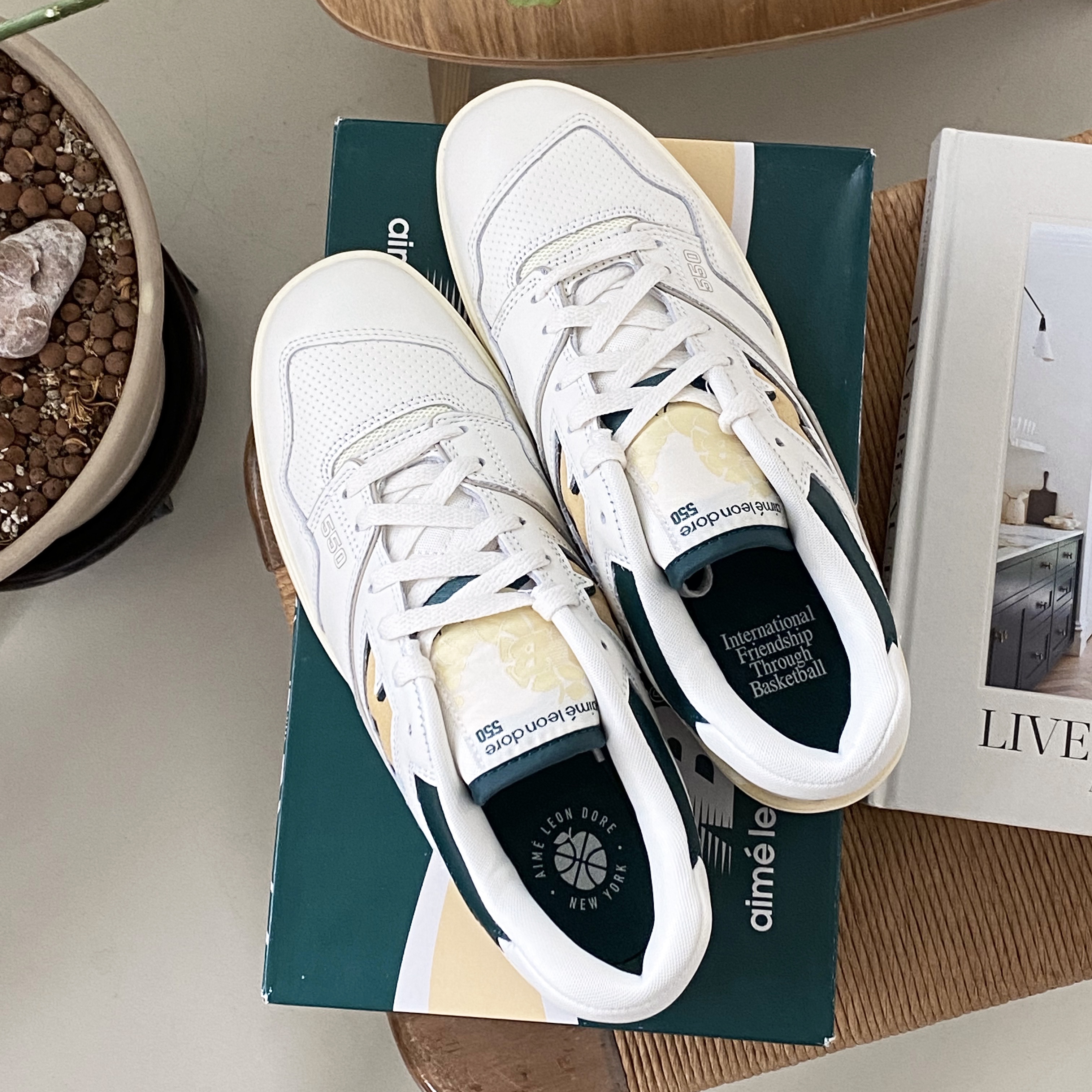 New Balance x Aime Leon Dore 550 Green Yellow 착용 스타일 - 3
