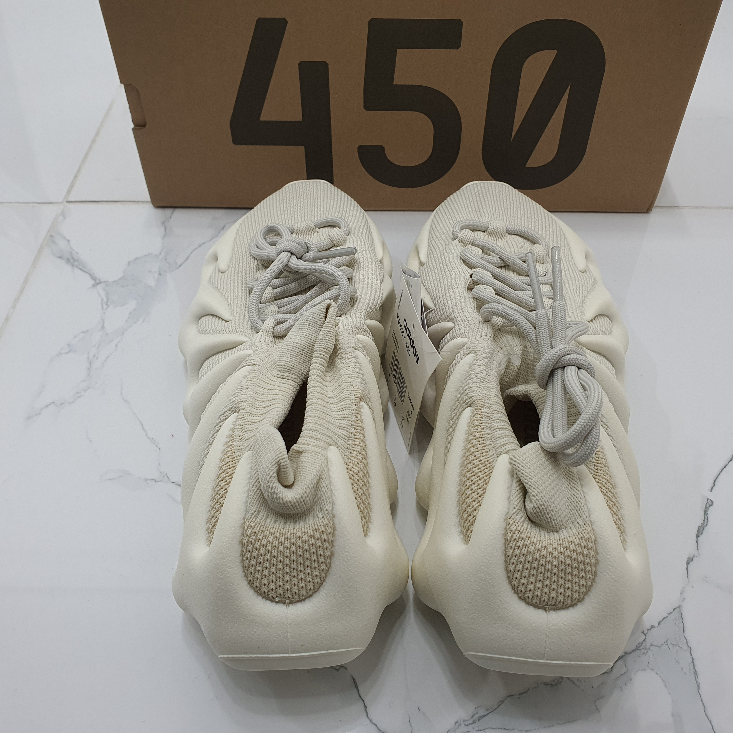 Adidas Yeezy 450 Cloud White 착용 스타일 - 4
