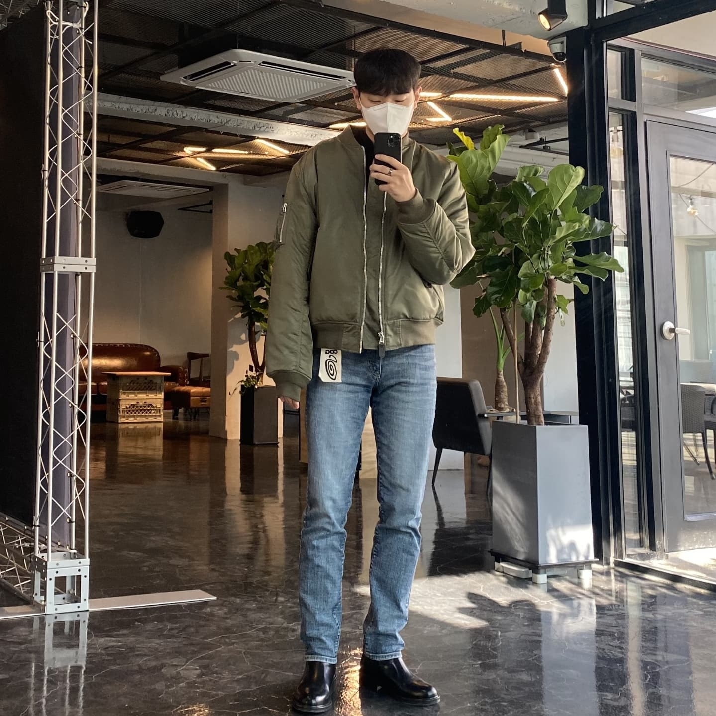 Stussy x CDG MA-1 Jacket Olive 착용 스타일 - 2