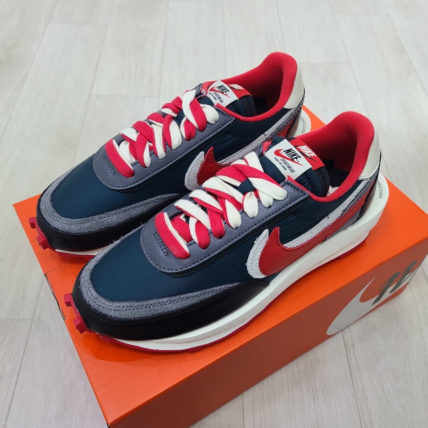 Nike x Sacai x Undercover LDWaffle Midnight Spruce University Red 착용 스타일 - 2